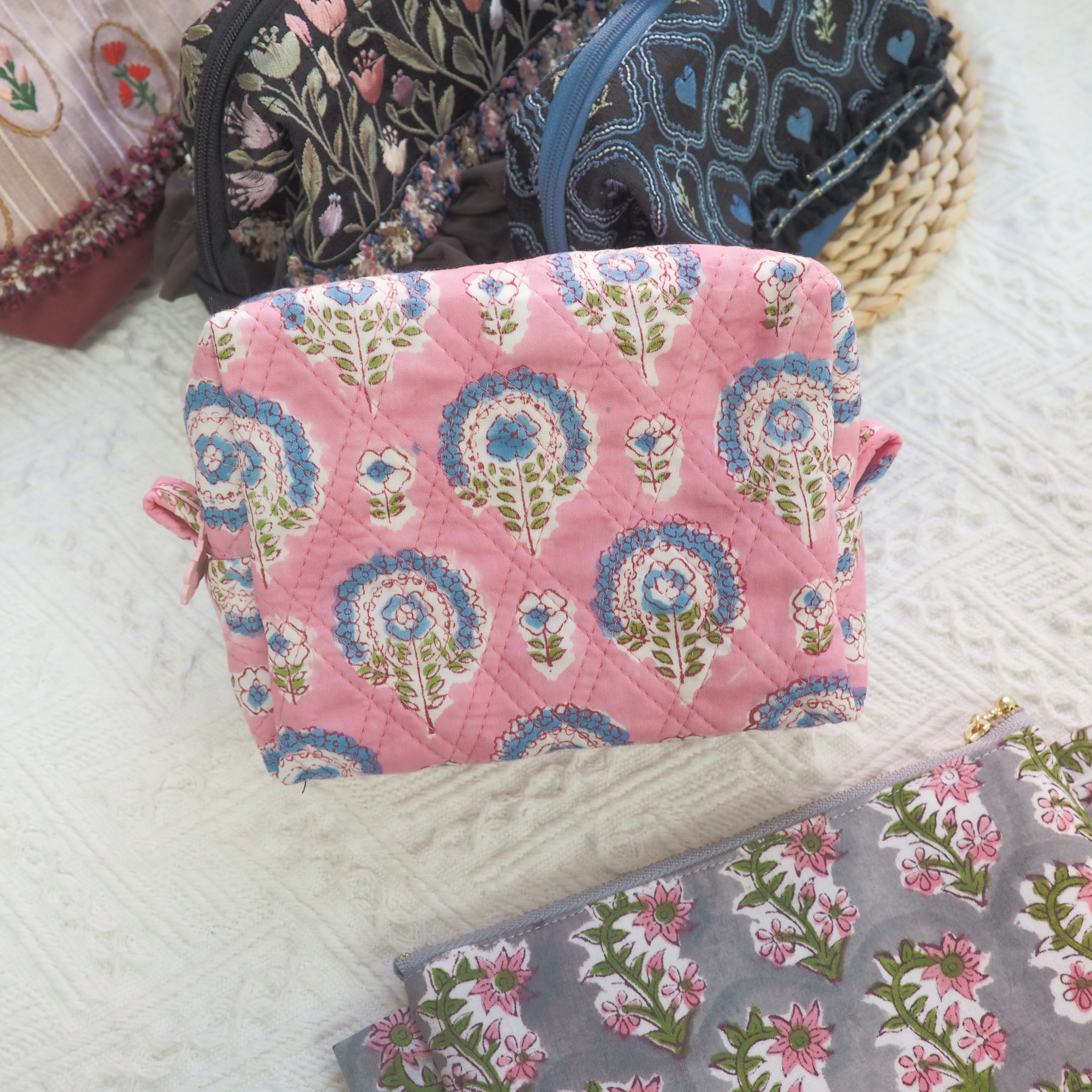 粉紅色花夾棉小物收納袋