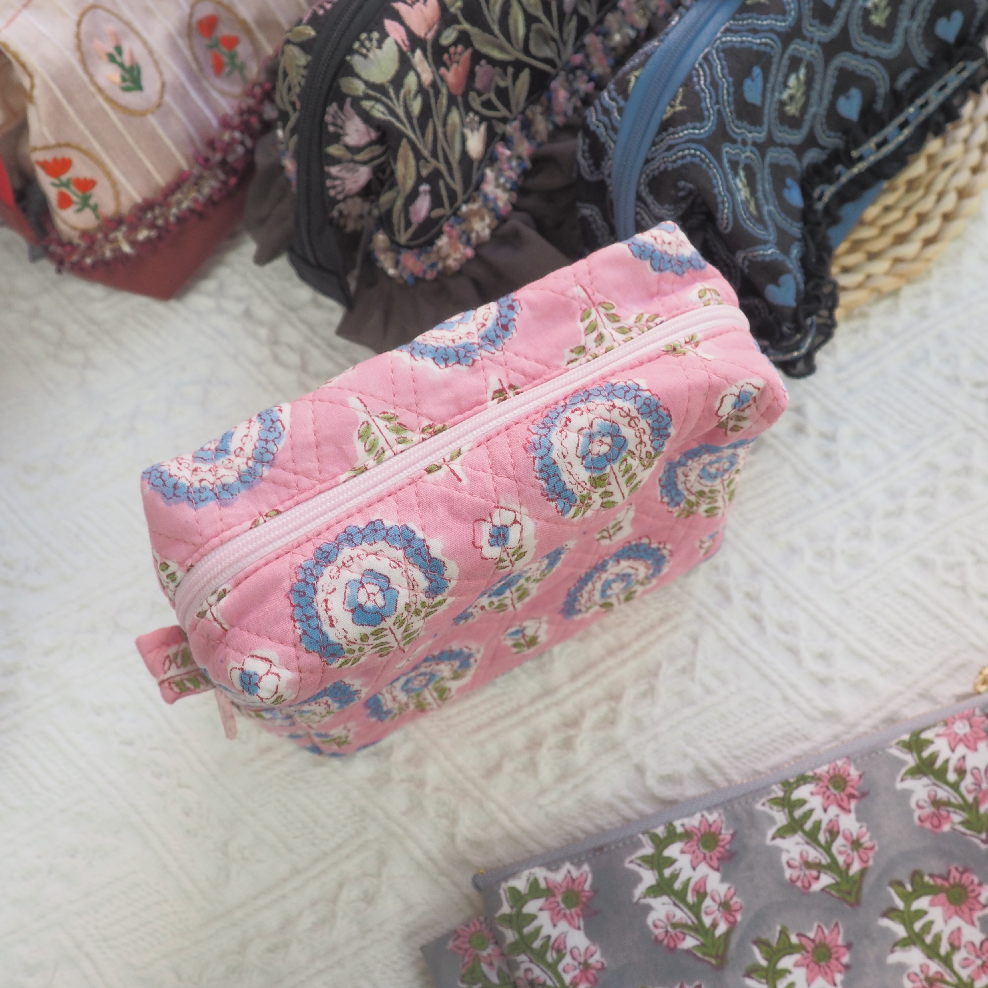粉紅色花夾棉小物收納袋