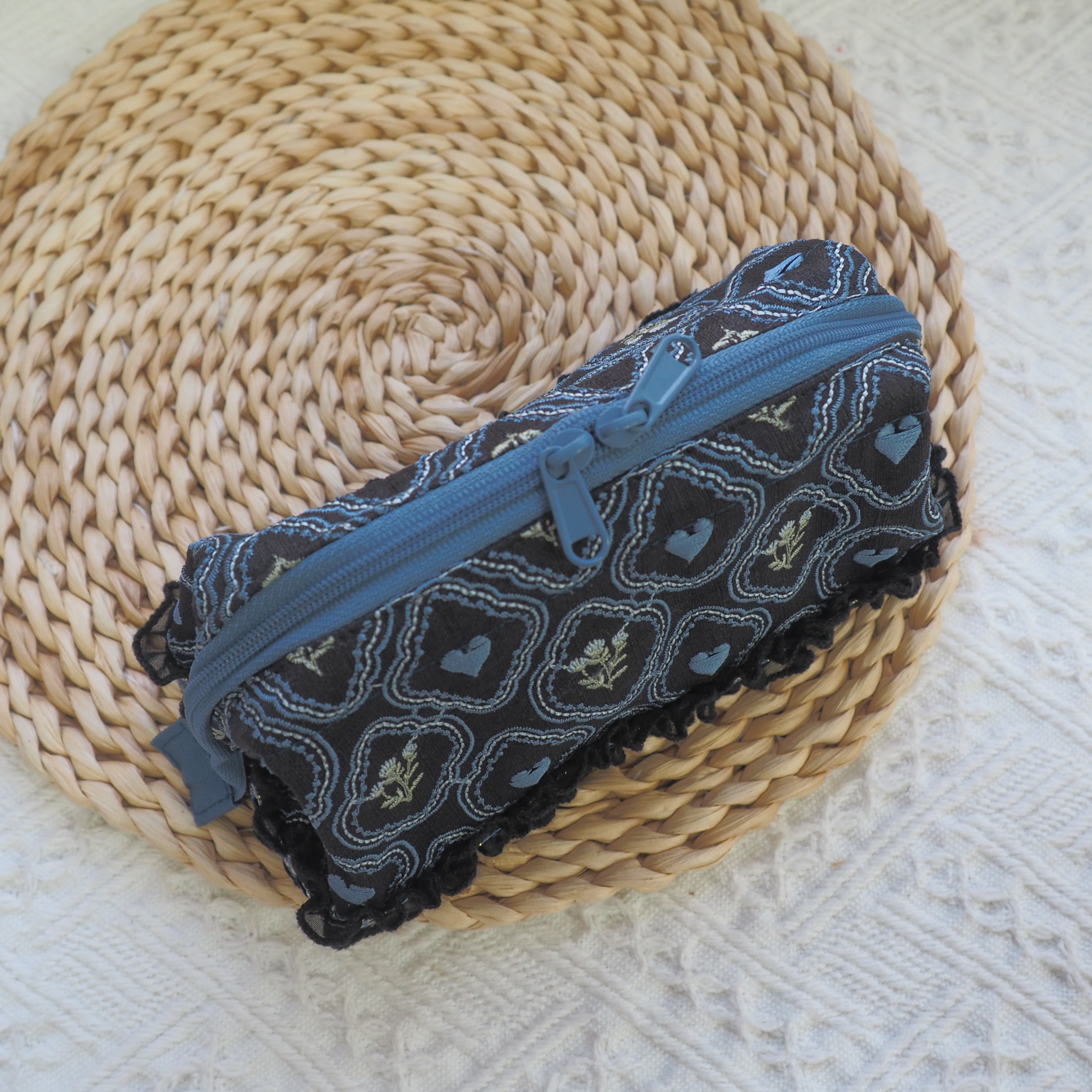 黑底心形圖案 印度刺繡帶 醫生口金袋 支架口金 (小）