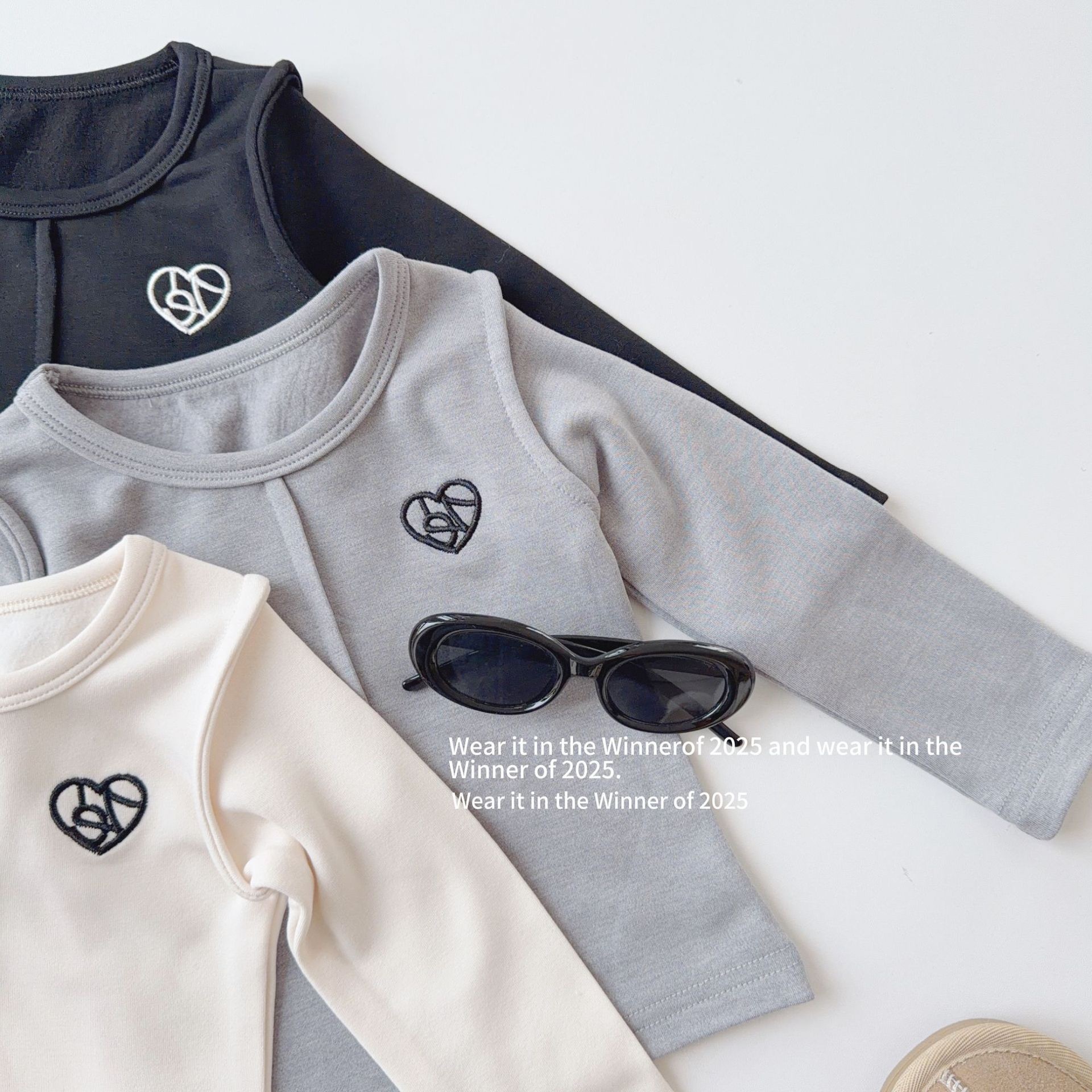 三色刺繡愛心合身上衣