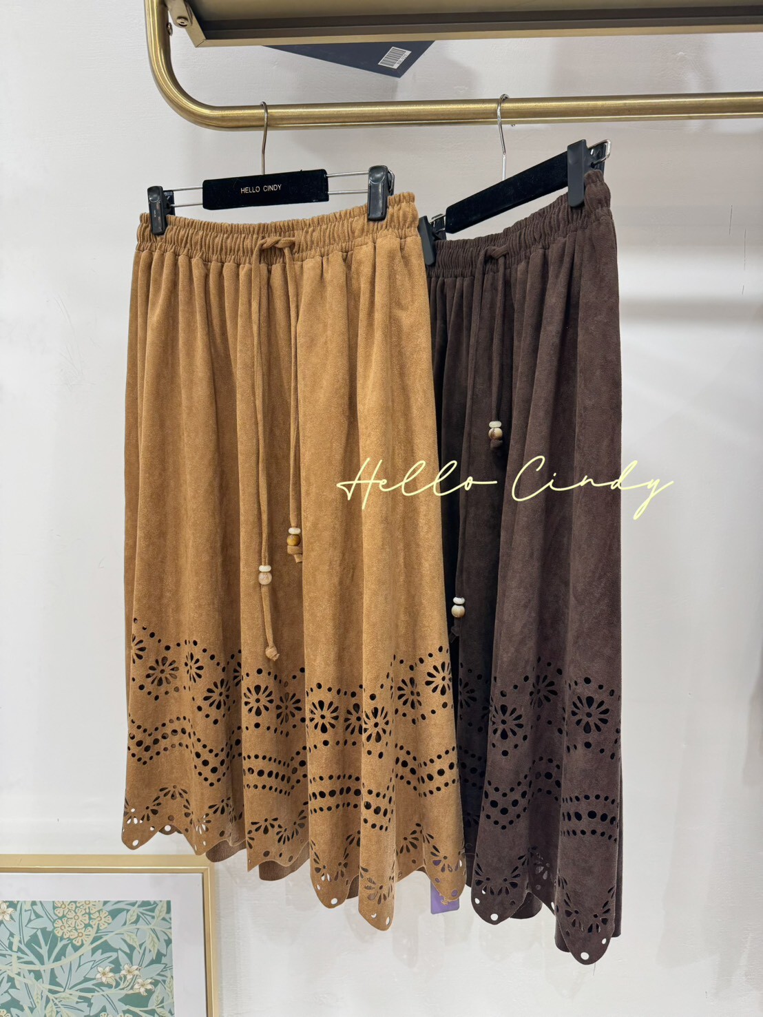 B11062 秋季的浪漫感麂皮雕花鬆緊綁帶裙