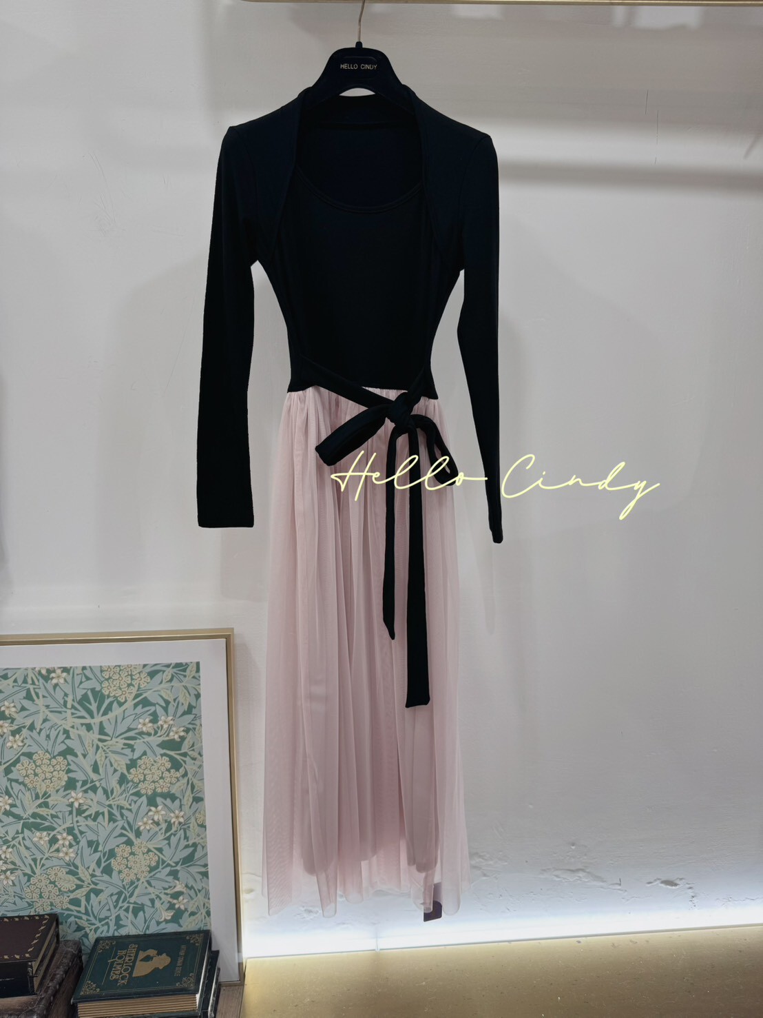 B11065 超甜美法式粉色紗裙黑色低胸綁帶洋裝