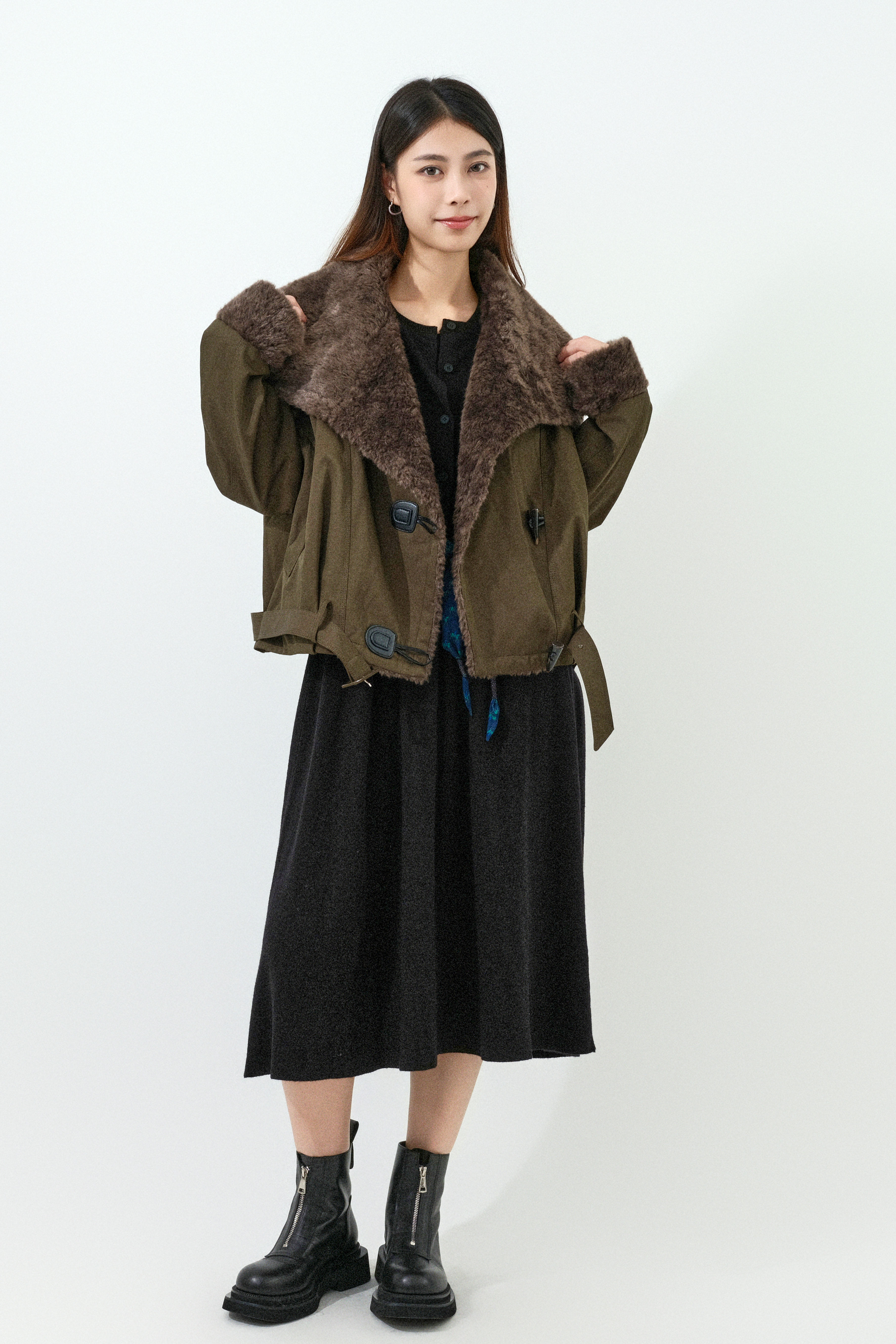 大毛毛領牛角鈕短褸 （預購產品）