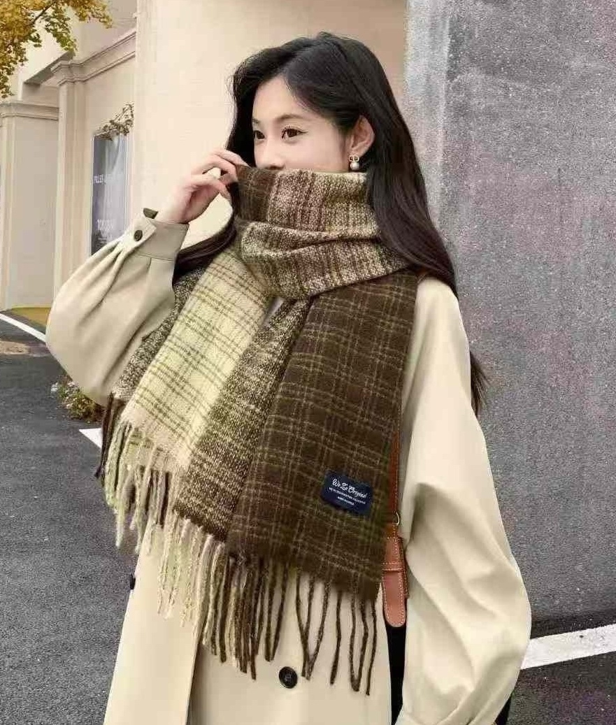 格紋漸層流蘇圍巾