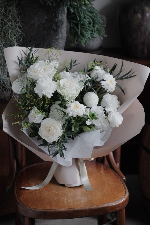 隨心所欲｜綠白色系花束　　　[從輕捧到滿懷都是同樣的心意]