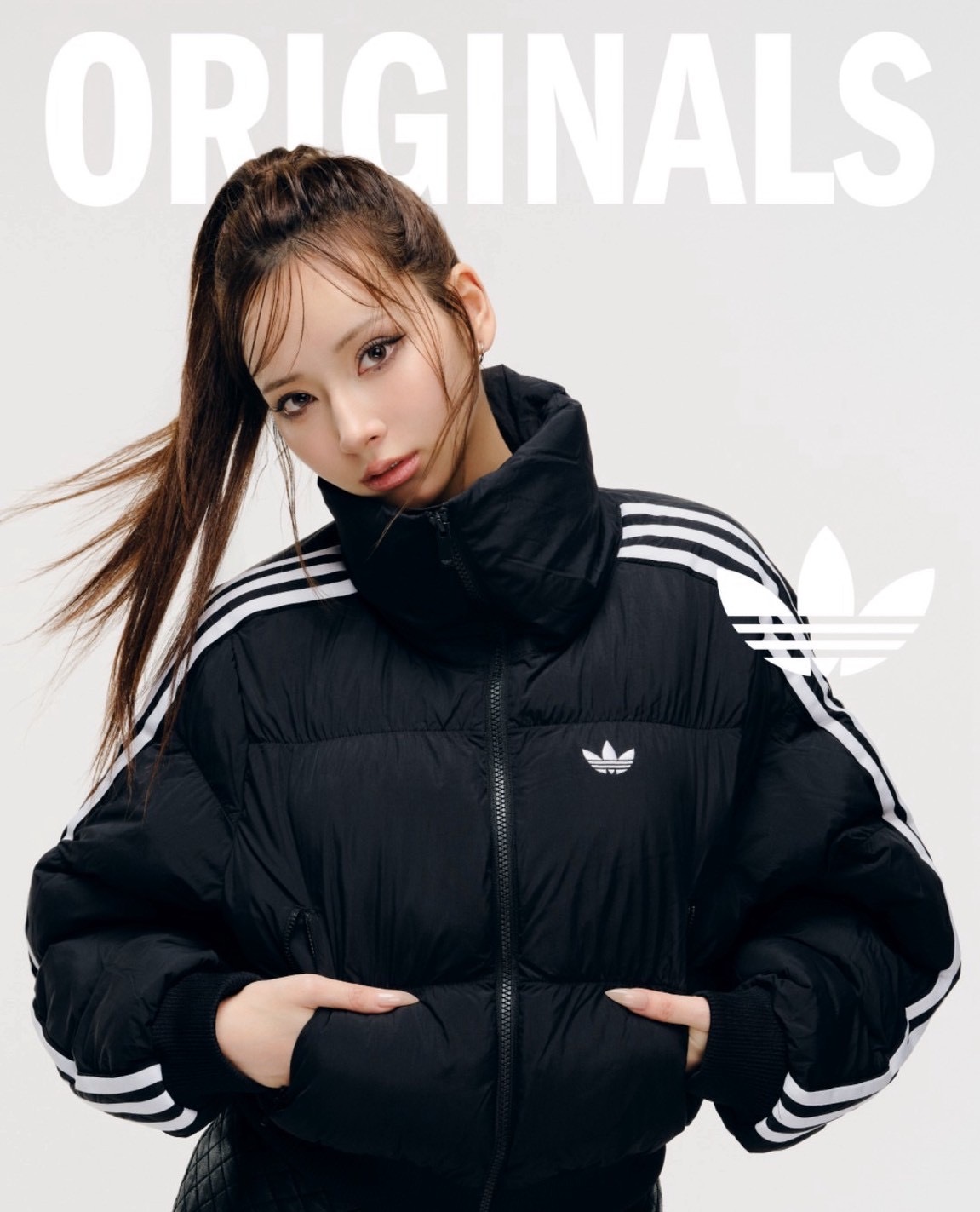 【Luxury】ADIDAS 愛迪達 羽絨外套 短版外套 高領 脖子不怕冷 黑/ 黑白配色 寶寶藍 水藍 兩色可選 三條線 三葉草logo