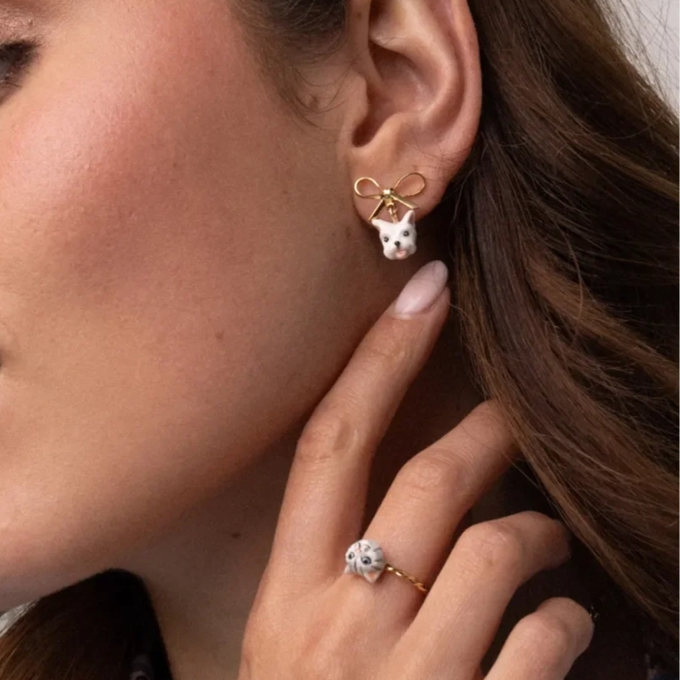 蝴蝶結棉花狗瓷耳釘