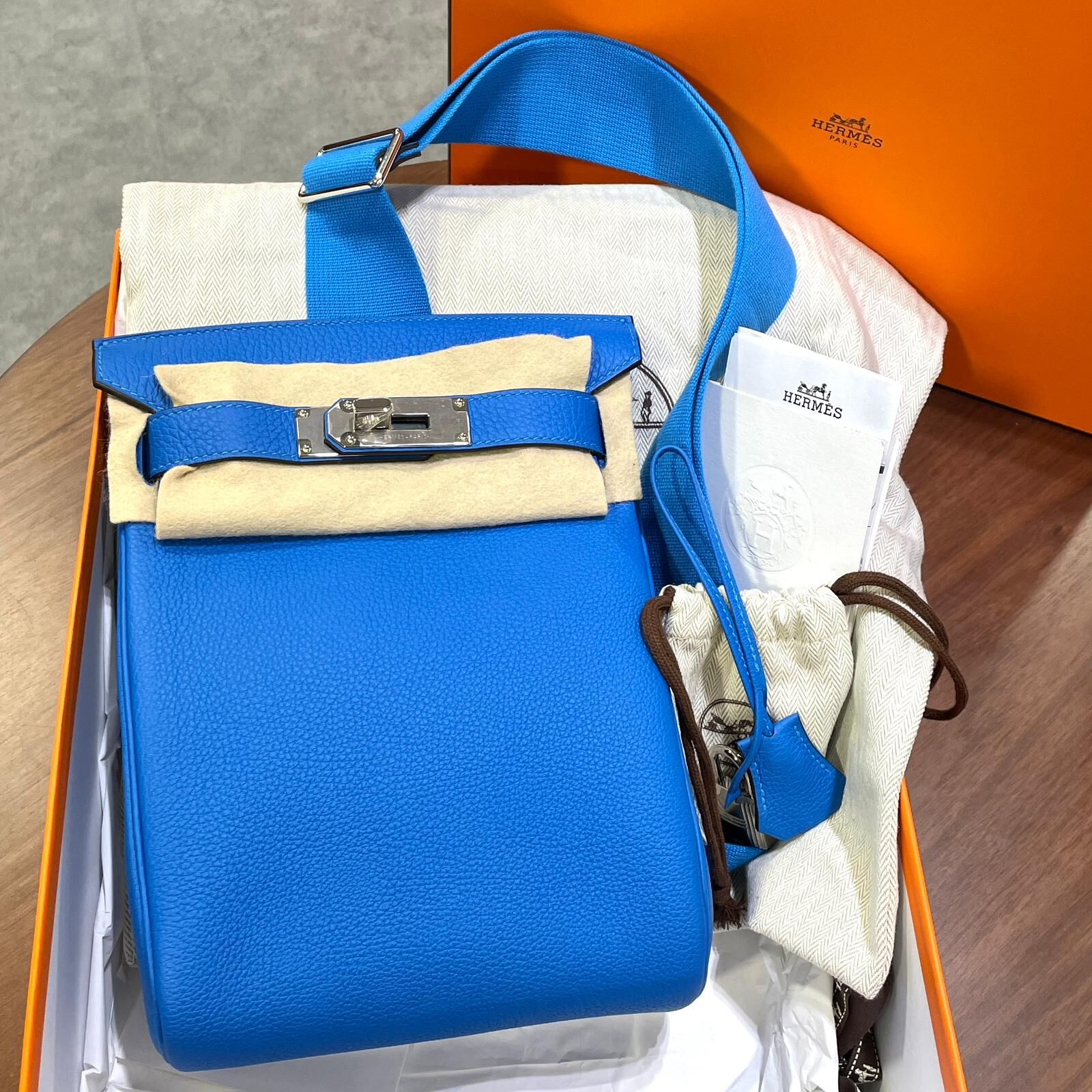 本週心動價!!! 全新HERMES背包, HAC A DOS, 水妖藍TOGO銀扣 U刻 T7/BULE HYDRA, H083589CK,#男女同款 #兩年免費保養 #BRAND NEW #香榭站正品