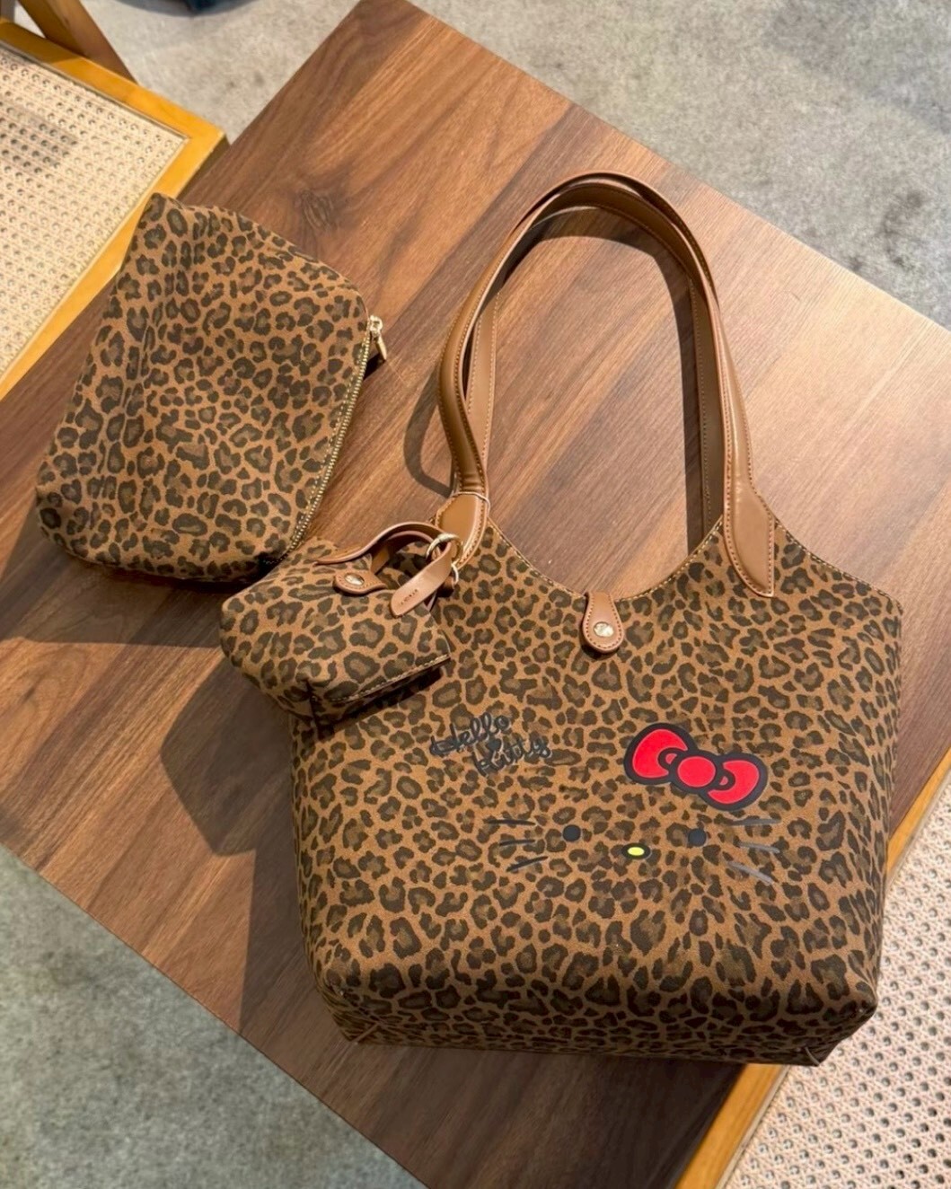 <正版授權>三麗鷗 HELLO KITTY 豹紋 大容量托特包 粉色 棕色