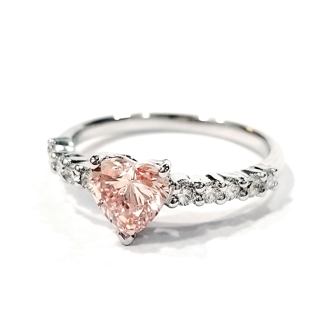 18K白金70分實驗室培育心形粉鑽戒指