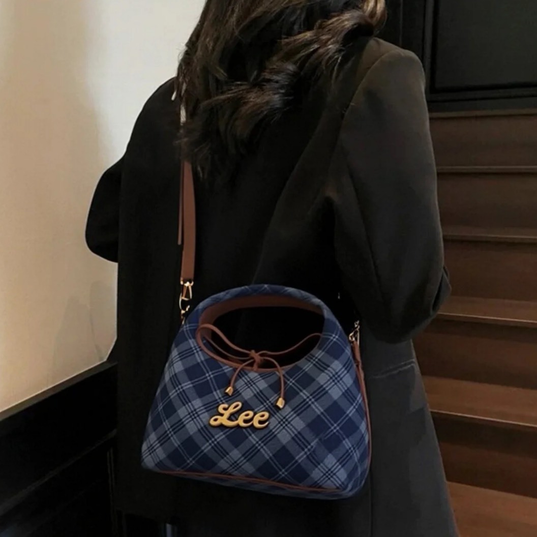 LEE 英倫風 三角包
