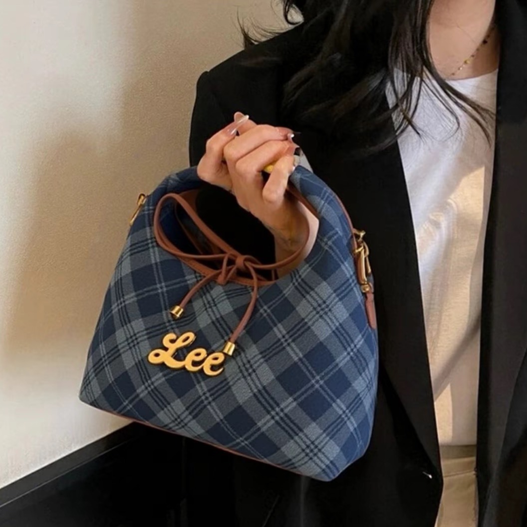 LEE 英倫風 三角包