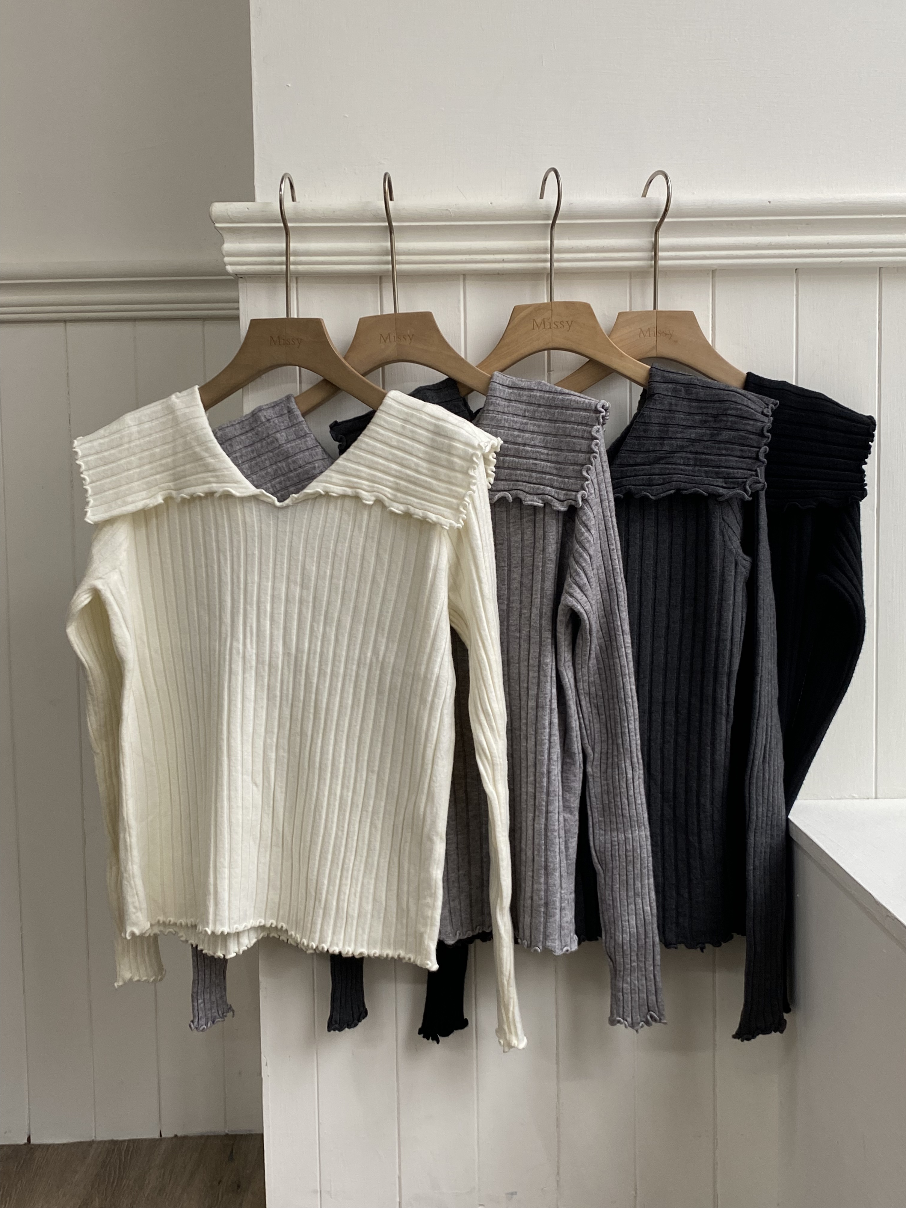 安迪絨木耳邊翻領設計上衣