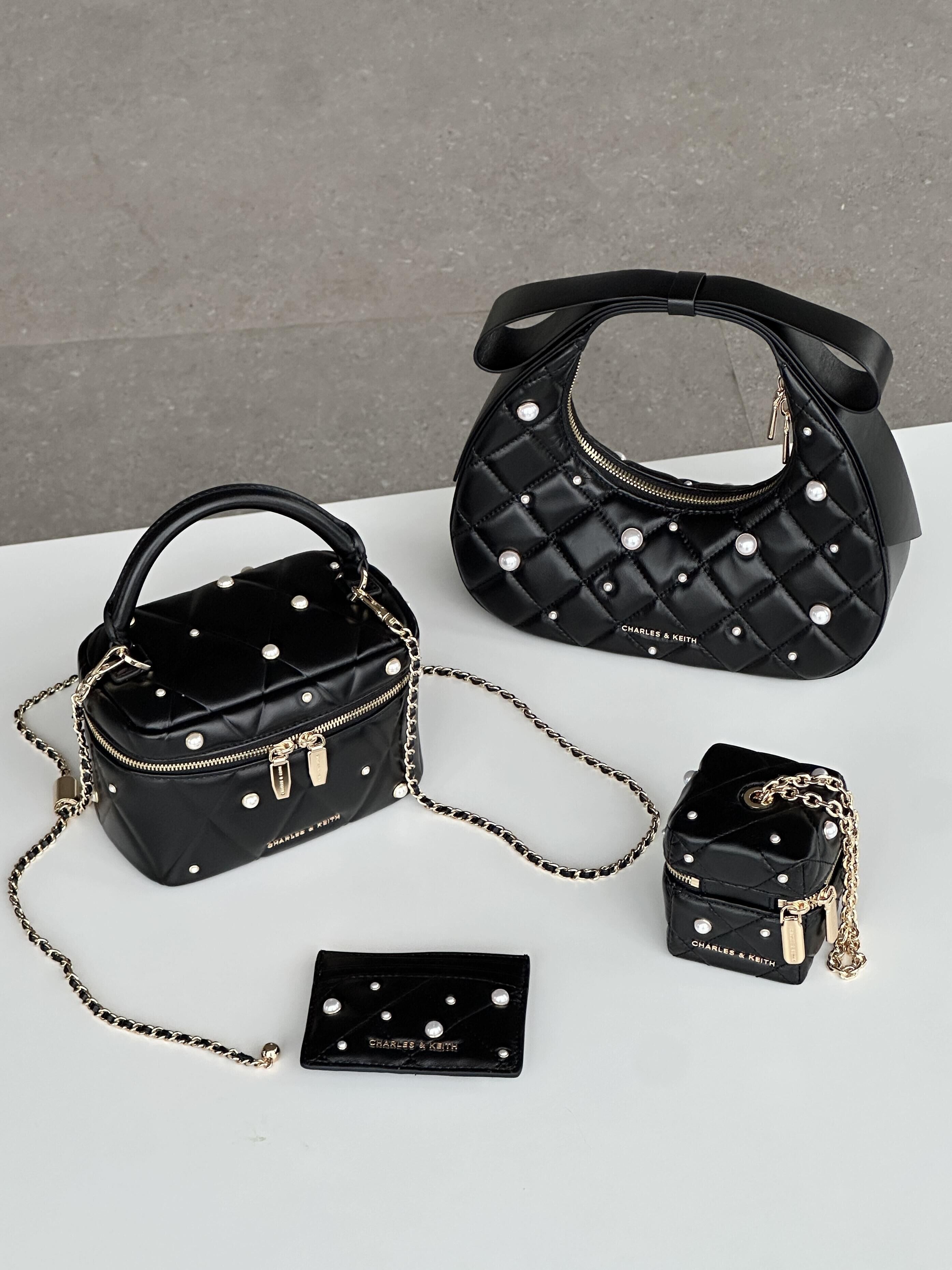 代購-<聖誕限定>CHARLES&KEITH 小ck 蝴蝶結菱格珍珠 包