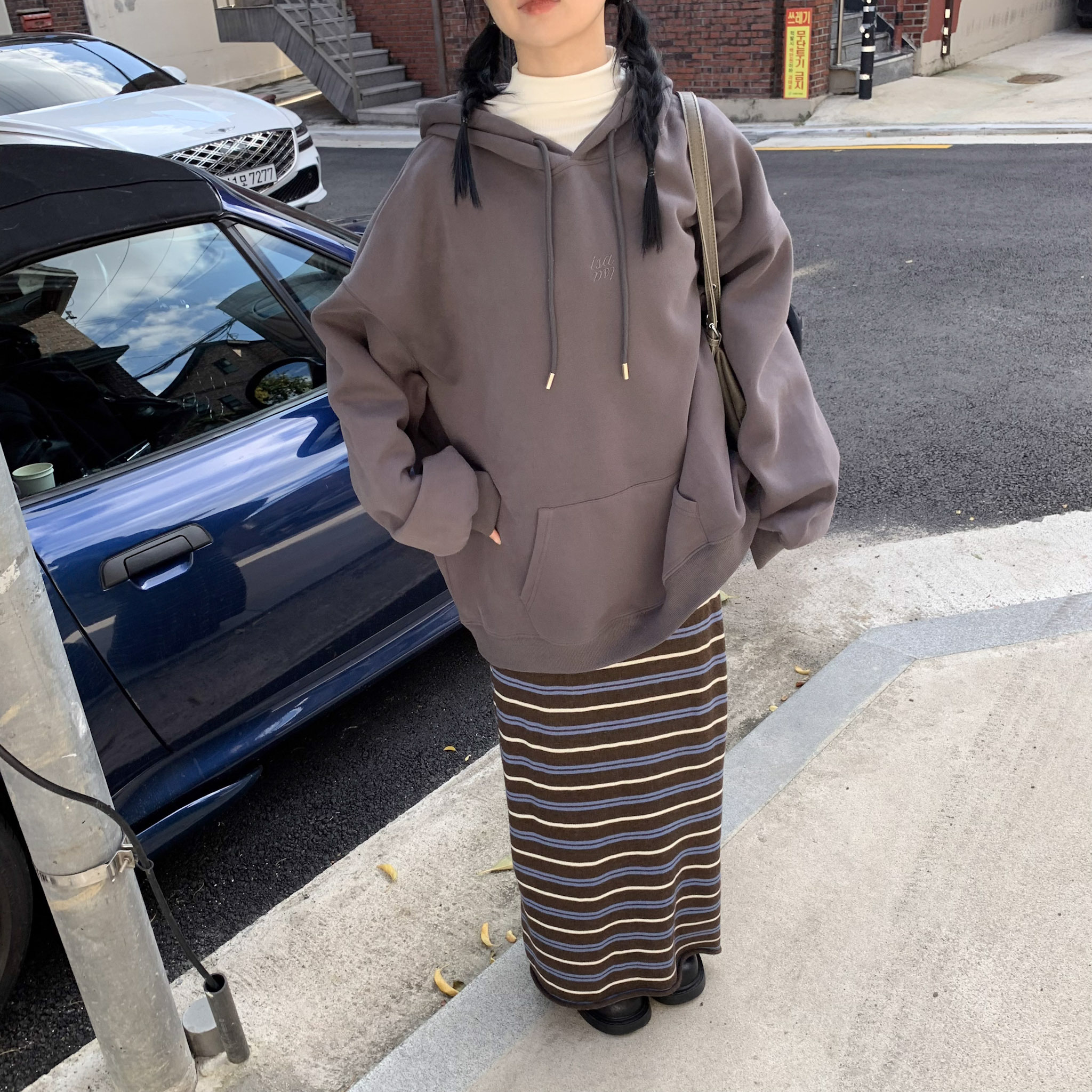 ISA_【ISA MADE】獨家男友hug! 份量感品牌刺繡帽TEE_51048