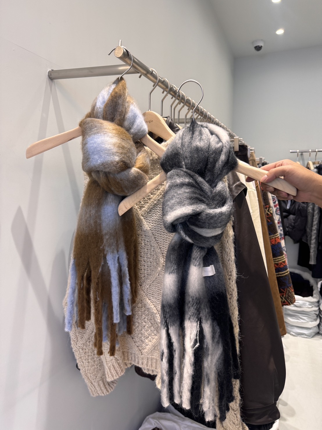 韓國 毛絨拼色格紋圍巾