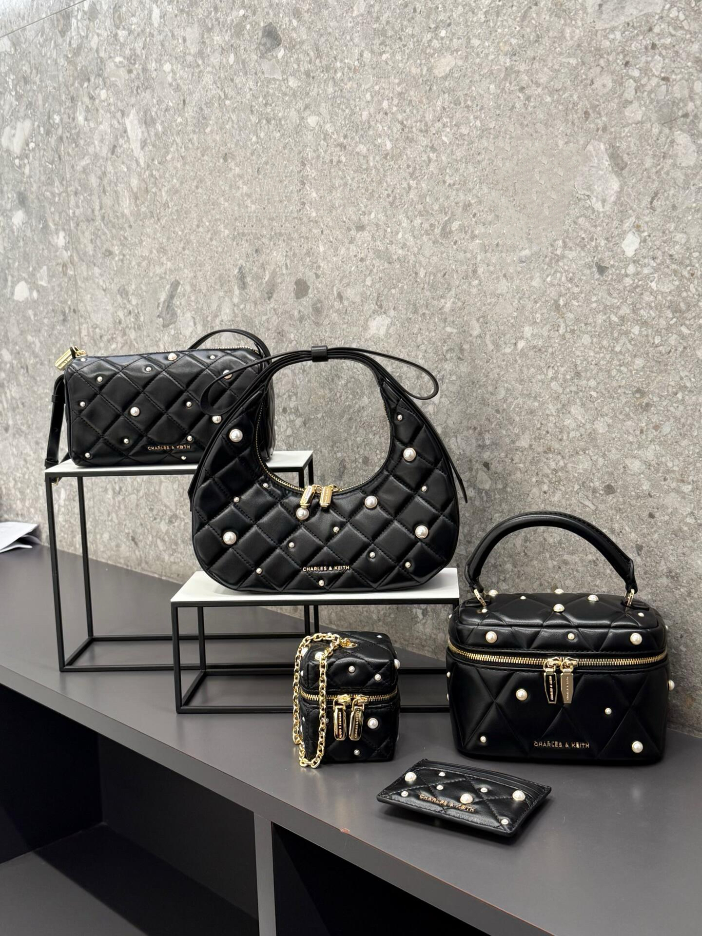 代購-<聖誕限定>CHARLES&KEITH 小ck 蝴蝶結菱格珍珠 包