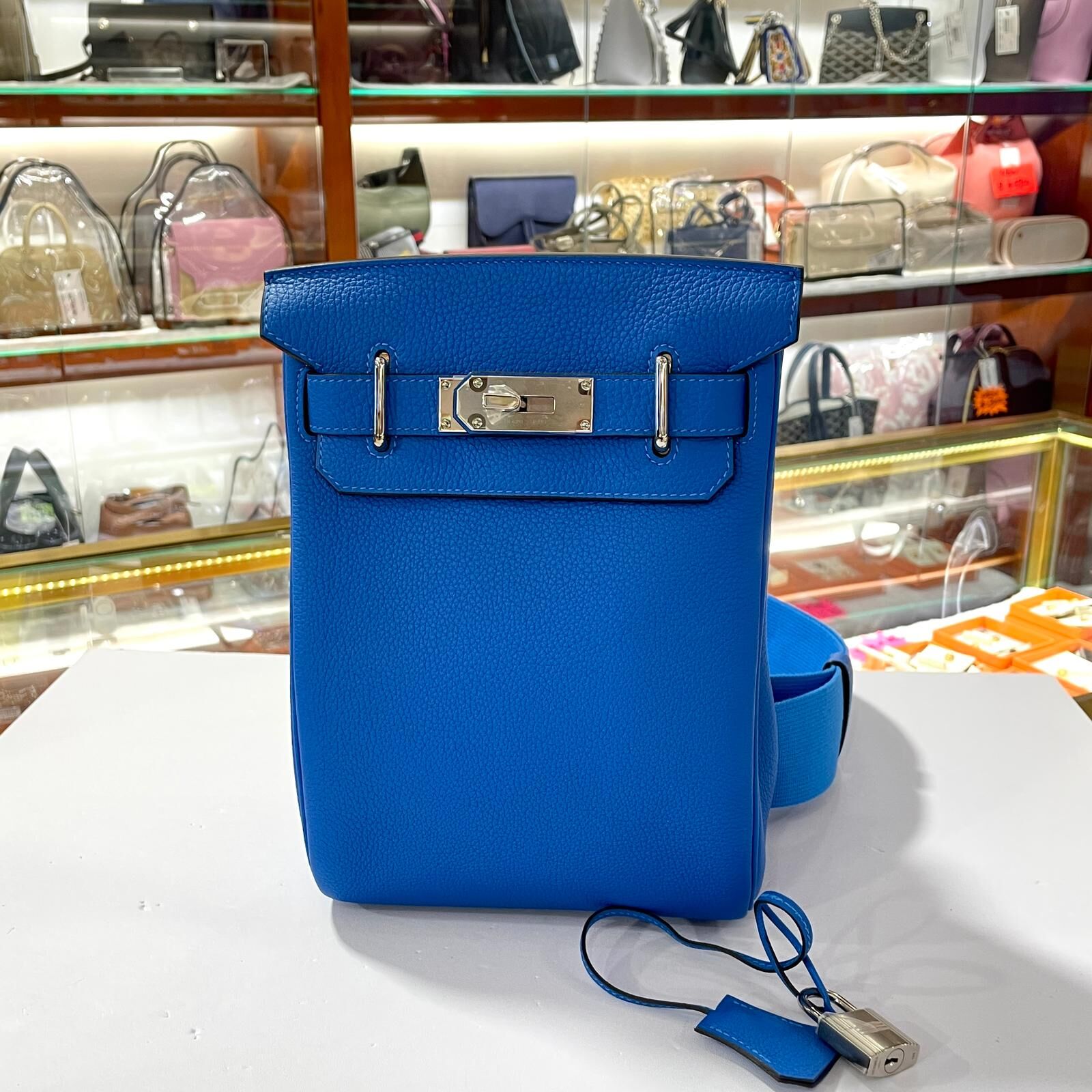本週心動價!!! 全新HERMES背包, HAC A DOS, 水妖藍TOGO銀扣 U刻 T7/BULE HYDRA, H083589CK,#男女同款 #兩年免費保養 #BRAND NEW #香榭站正品