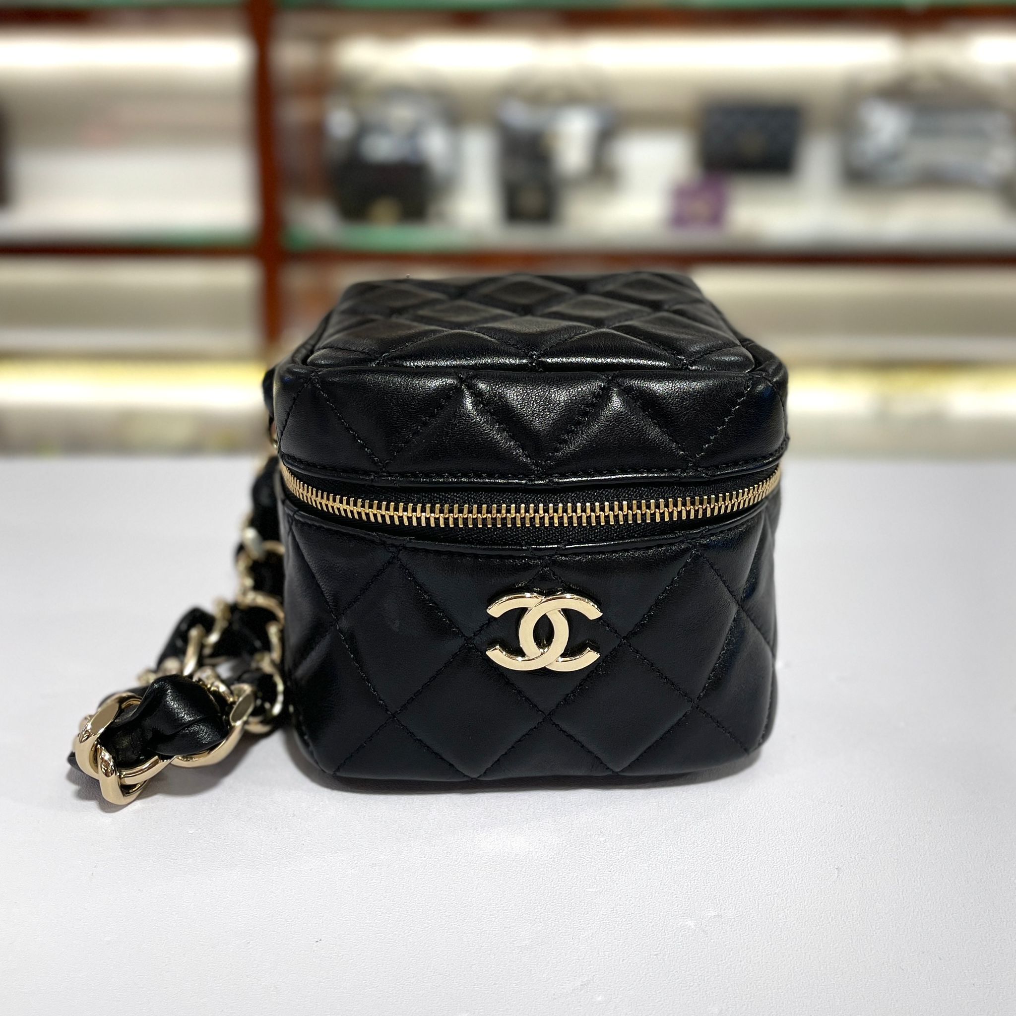 本週心動價!!! 全新Chanel手拿包, AP2803, #320開,黑色小羊皮金扣,化妝包, Vanity Pouch with Chain, #兩年免費保養 #BRAND NEW #香榭站正品