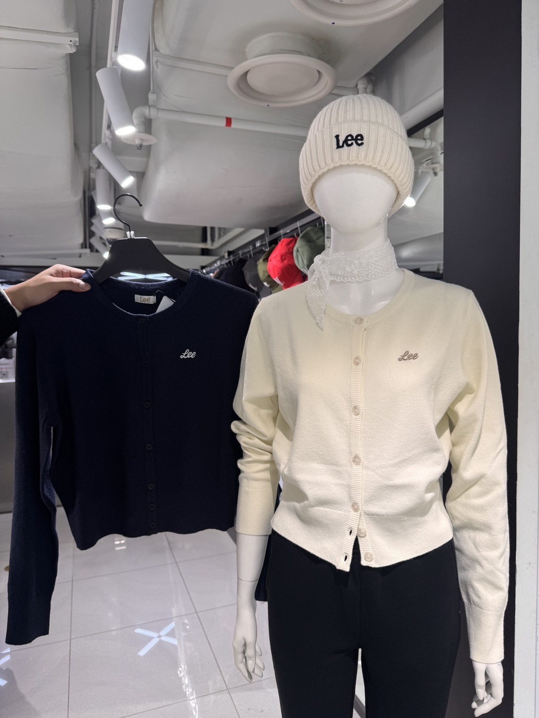 韓國 LEE最新款刺繡針織上衣