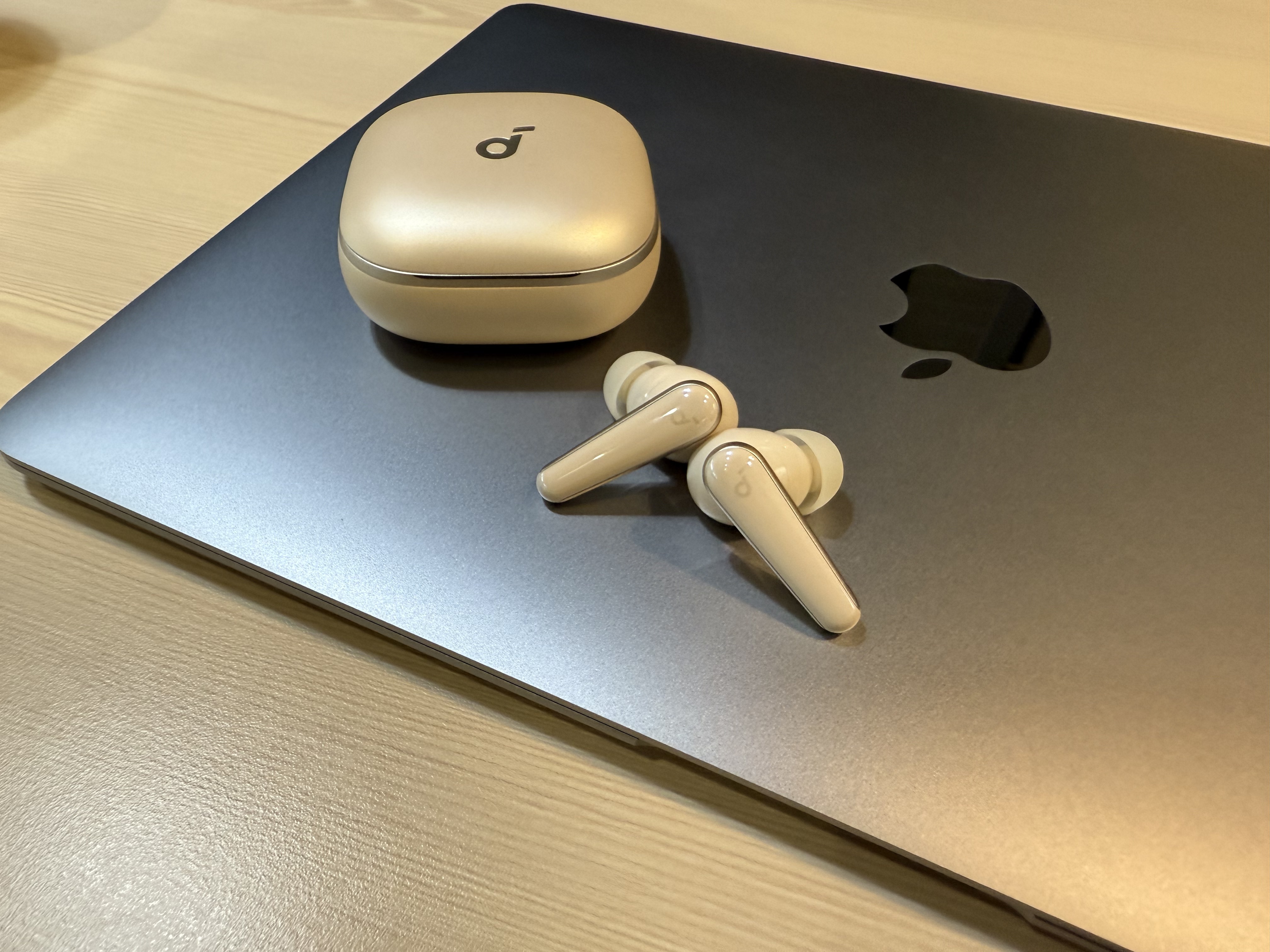 【開箱評測】Soundcore Liberty 5 真無線藍牙耳機｜自適應降噪＋杜比音效