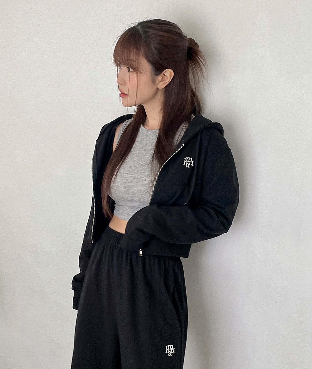 【現貨】韓國 MuahMuah 經典 刺繡 Logo 短版 修身 連帽 外套