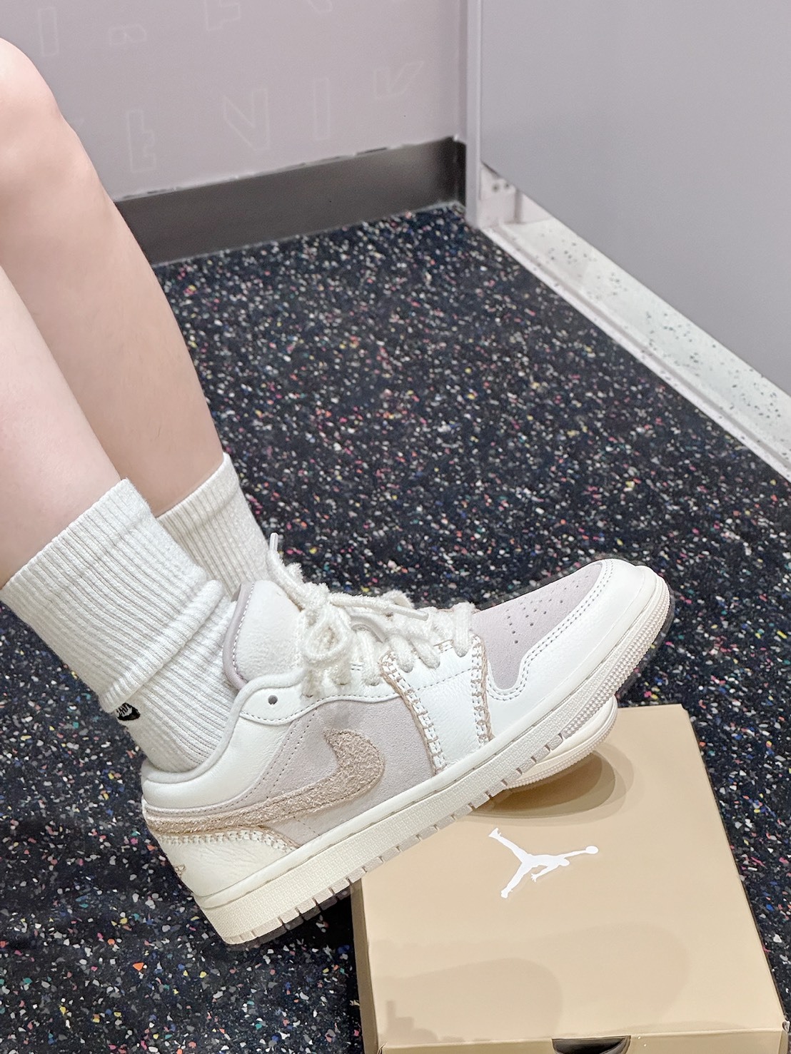 JORDAN AIR JORDAN 1 奶油粉 拼接 金絨