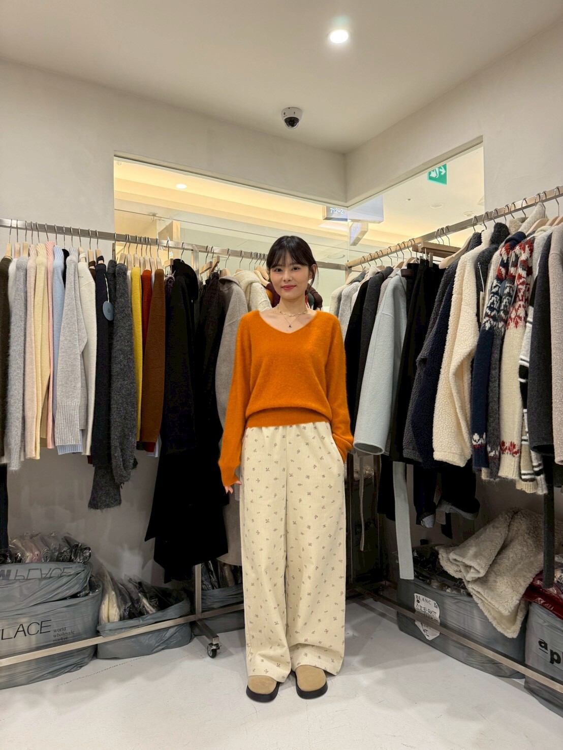 MB5203 羊絨V領毛衣