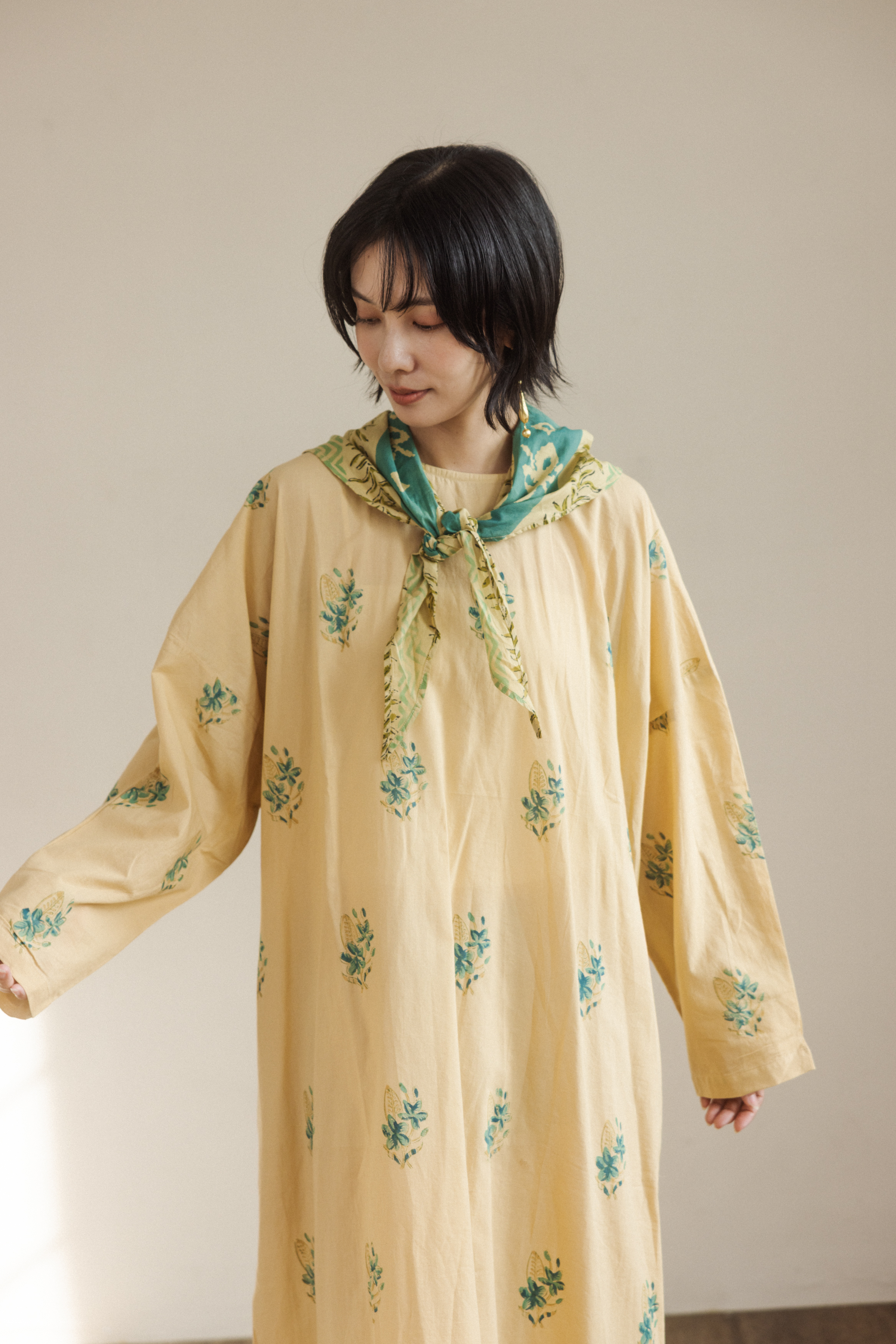 圓領三角巾長袖長洋裝_古典藍綠