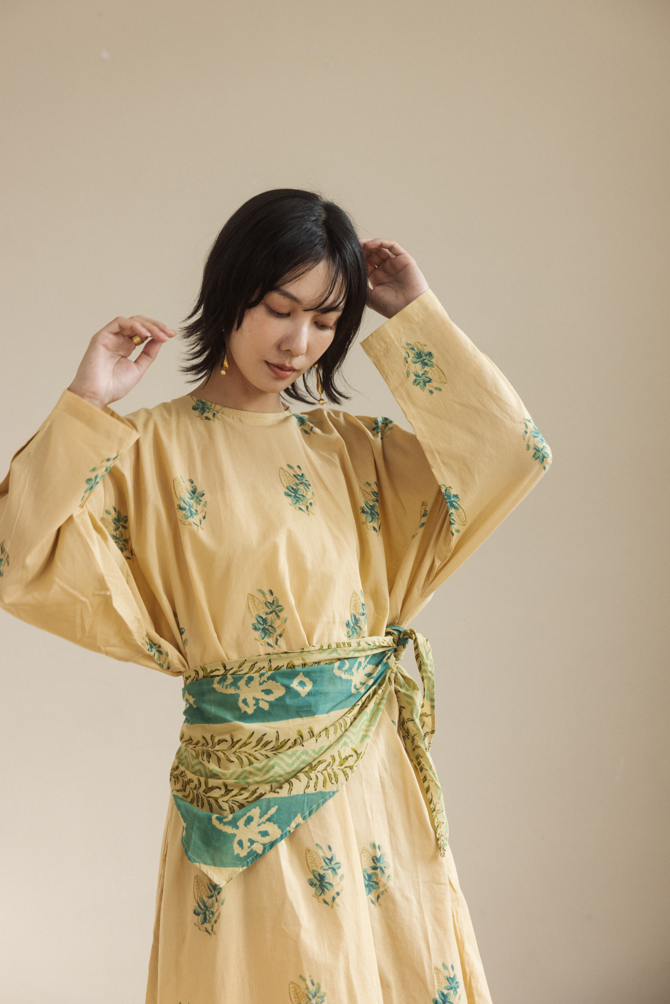 圓領三角巾長袖長洋裝_古典藍綠