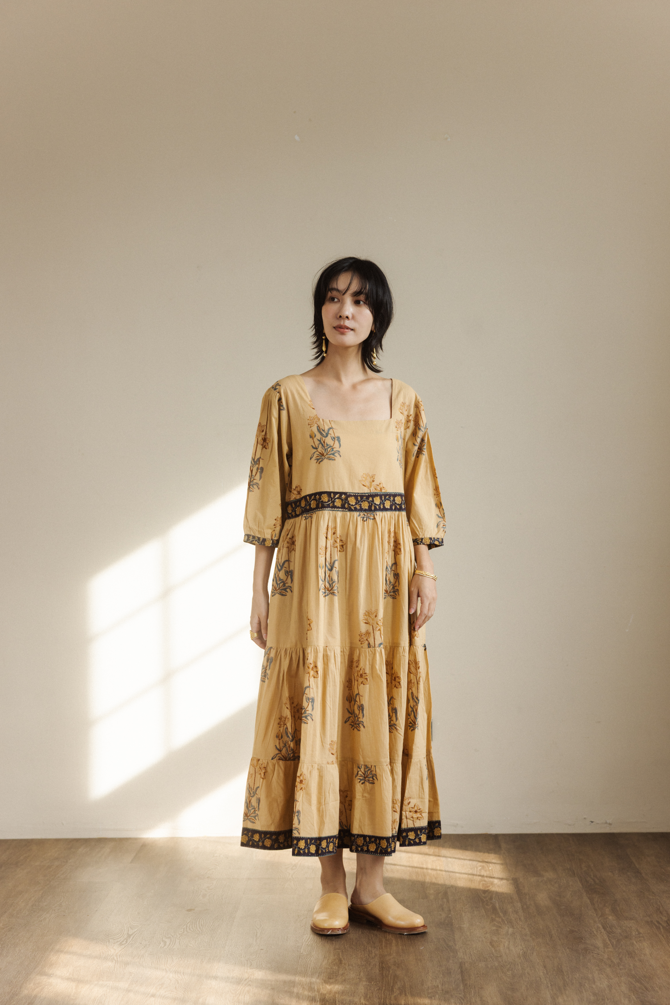 前後方領古典洋裝_咖