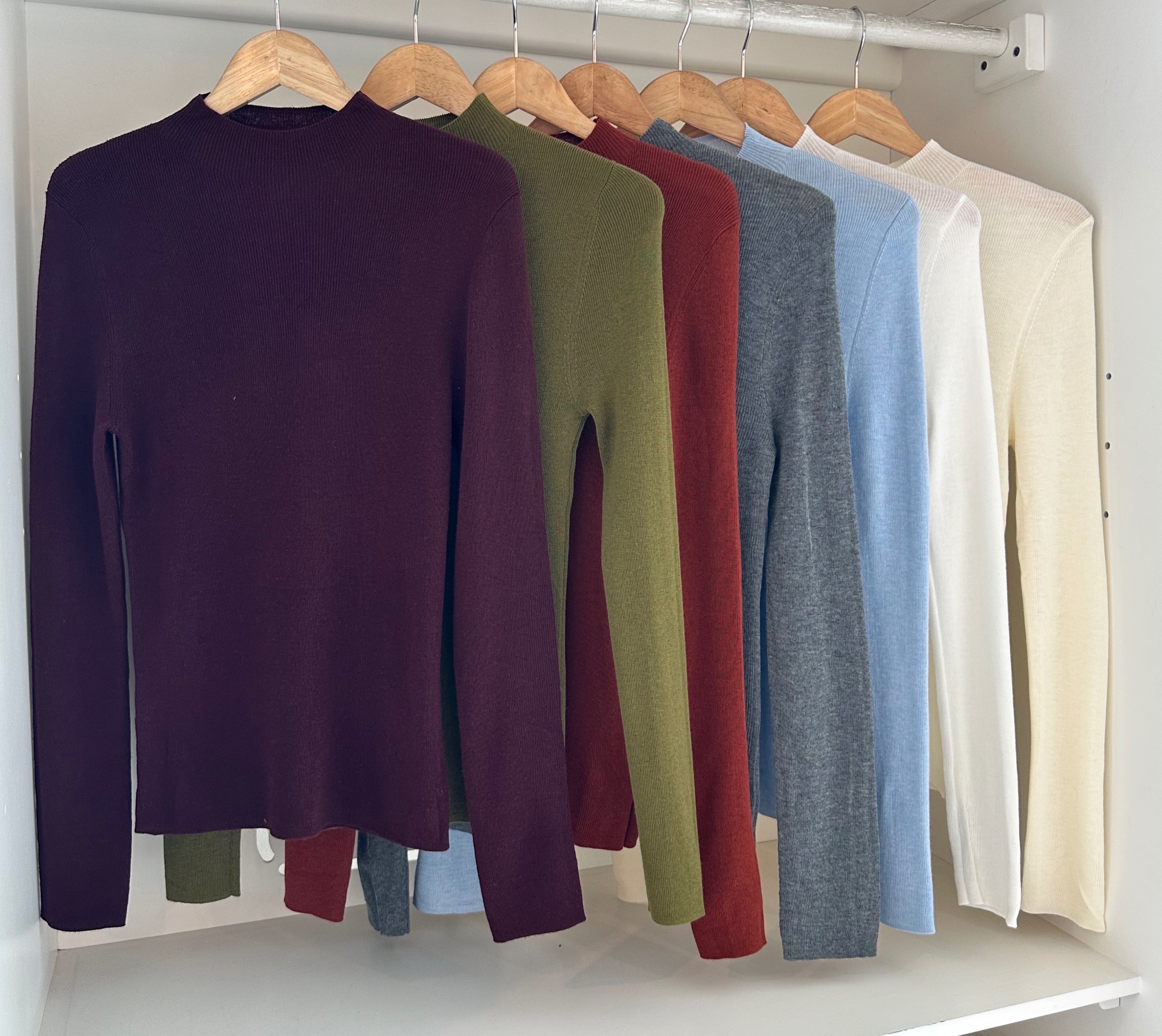 LONG SLEEVE HIGH NECK KNIT BLOUSE