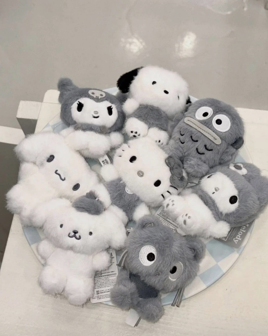 <韓國限定><正版授權>三麗鷗 SANRIO 灰色系列 純色 毛絨 吊飾 玩偶 共8款