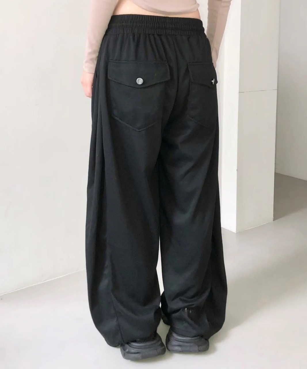 韓國限定🇰🇷 MUCENT SERIA SIDE PINTUCK BACK POCKET WIDE SWEAT PANTS 側面折線 後袋 寬褲 棉褲 長褲 抽繩 / 預購