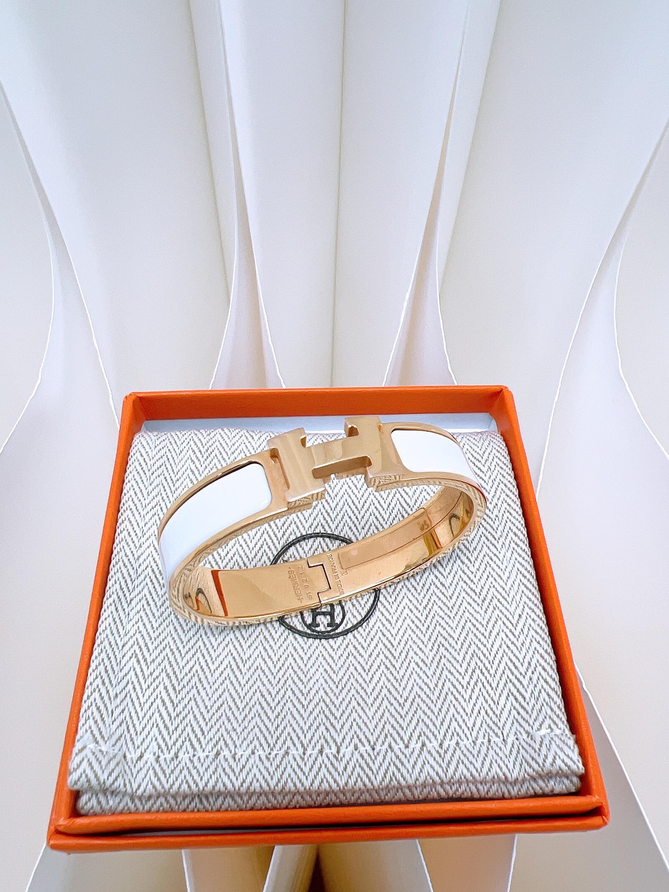 Hermes clic h bracelet pm (white/ GHW)