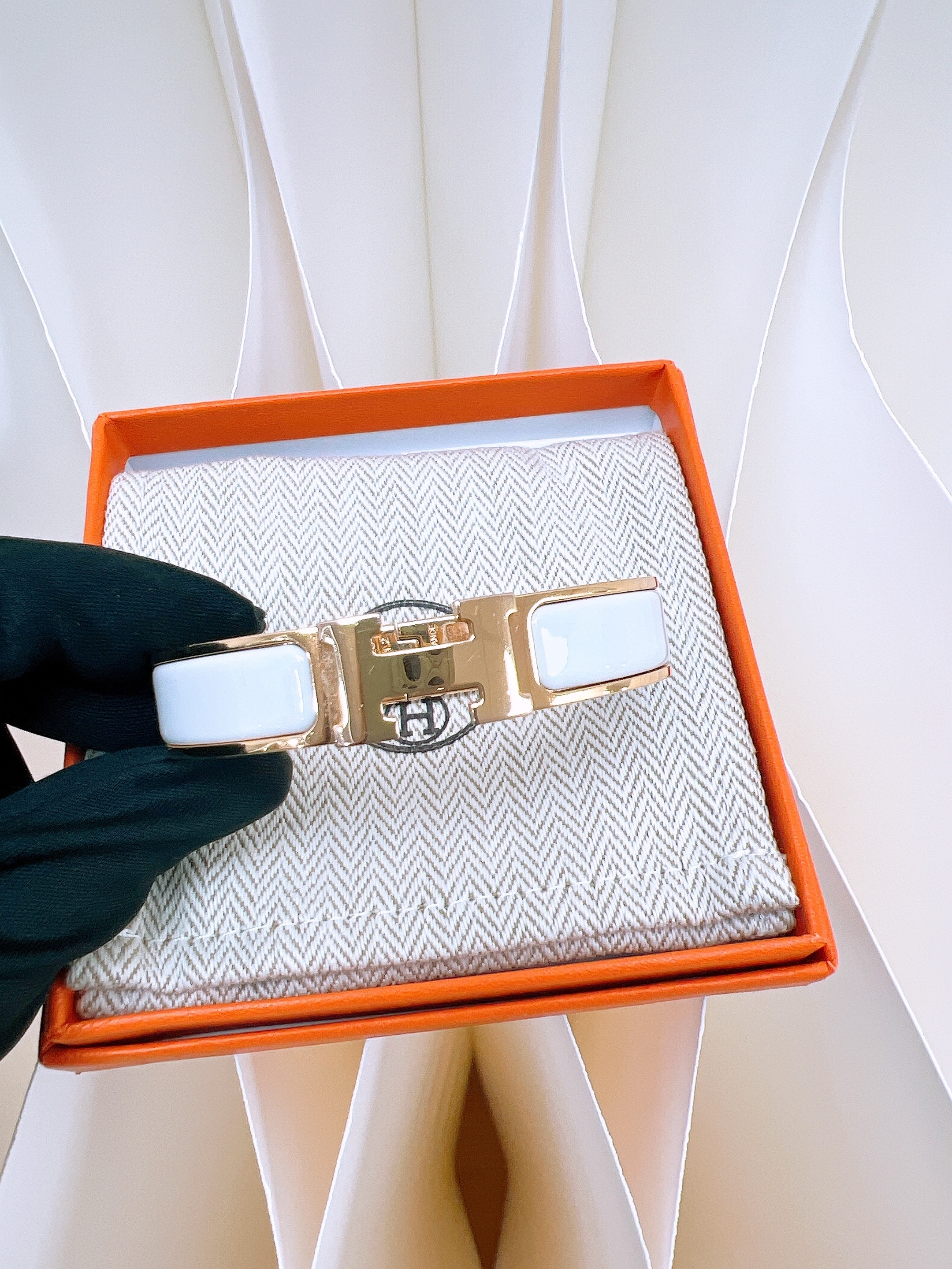 Hermes clic h bracelet pm (white/ GHW)