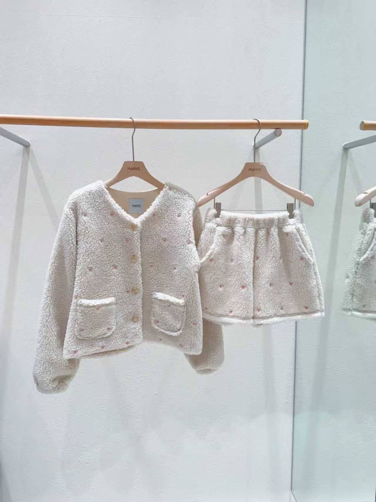 ME5256 刺繡心心毛絨外套