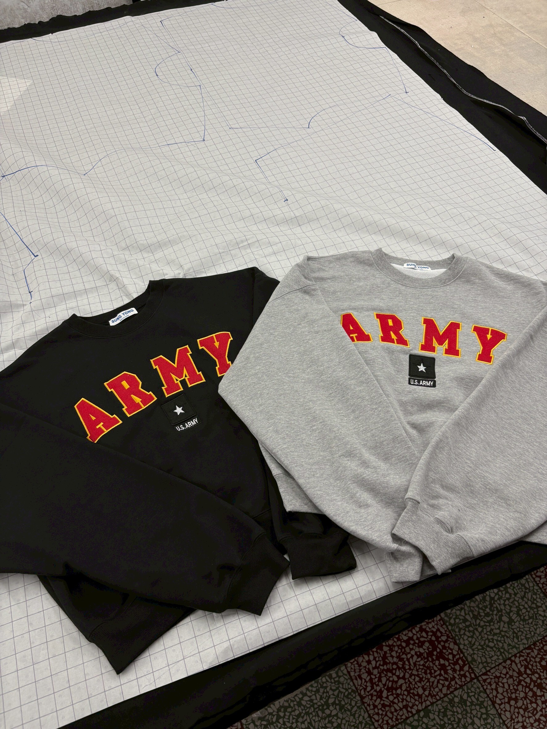 《S.V》ARMY貼布標短寬大學T