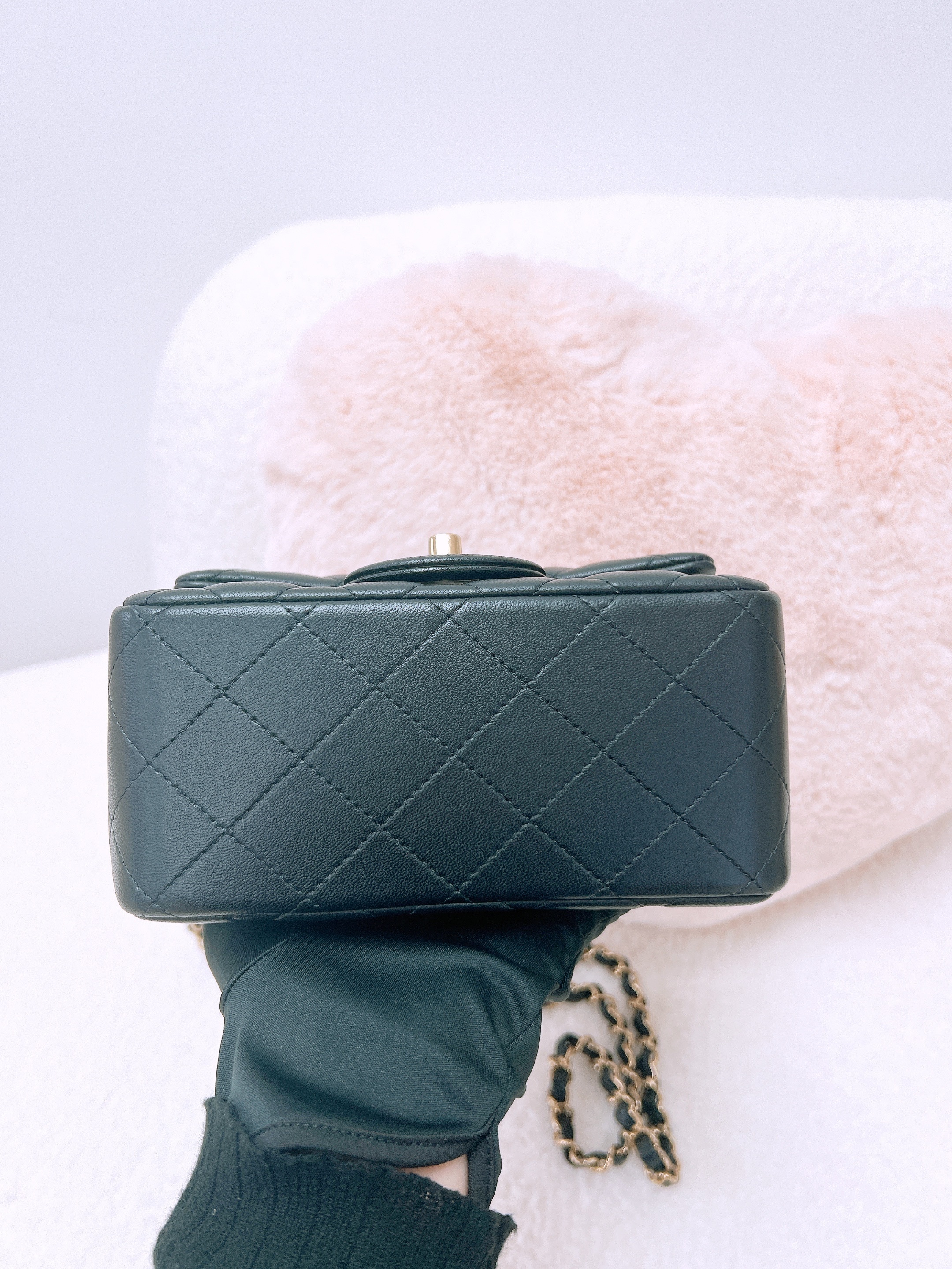 *Unused* Chanel mini square 17cm (black lambskin/ GHW)