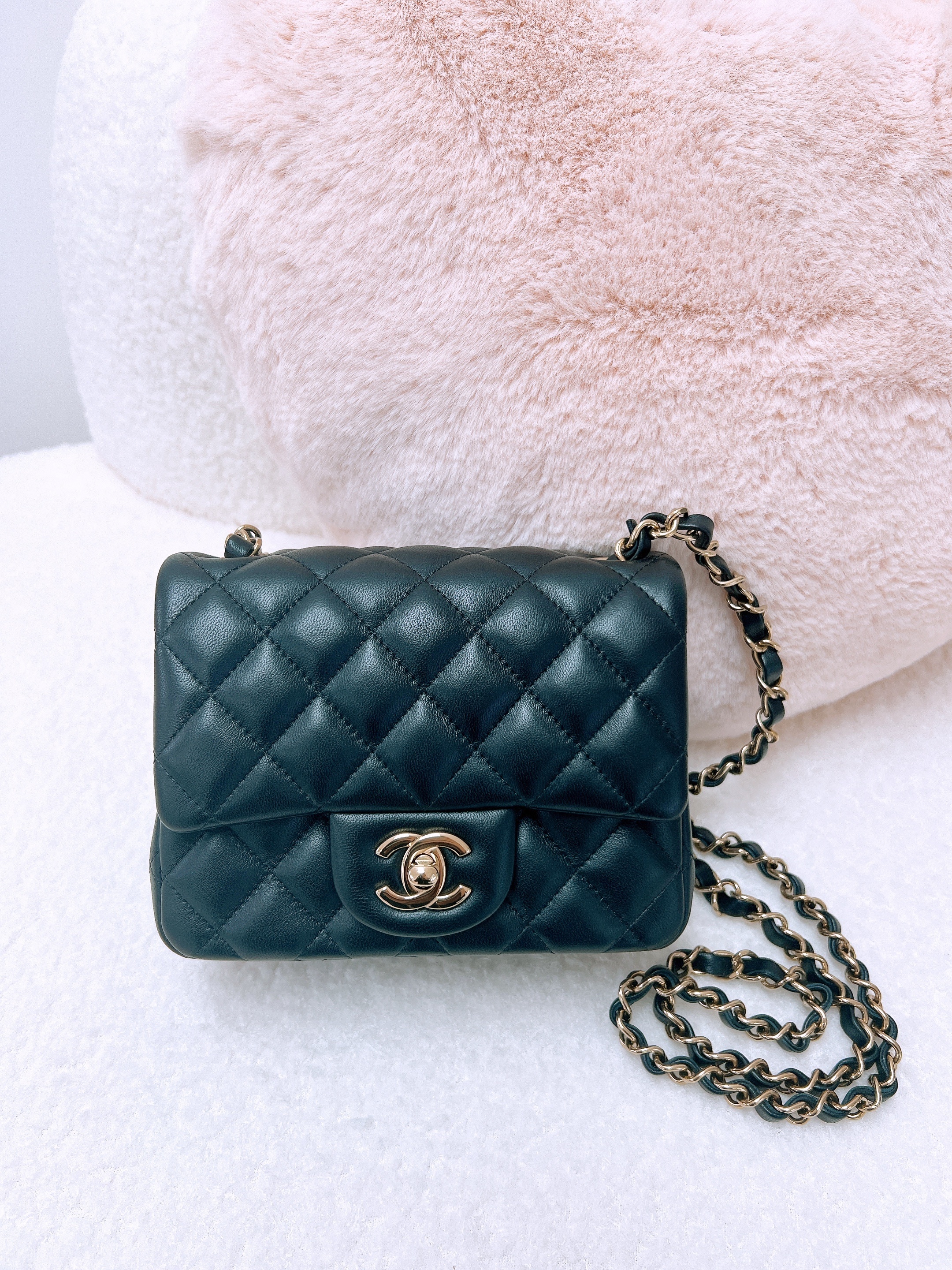 *Unused* Chanel mini square 17cm (black lambskin/ GHW)