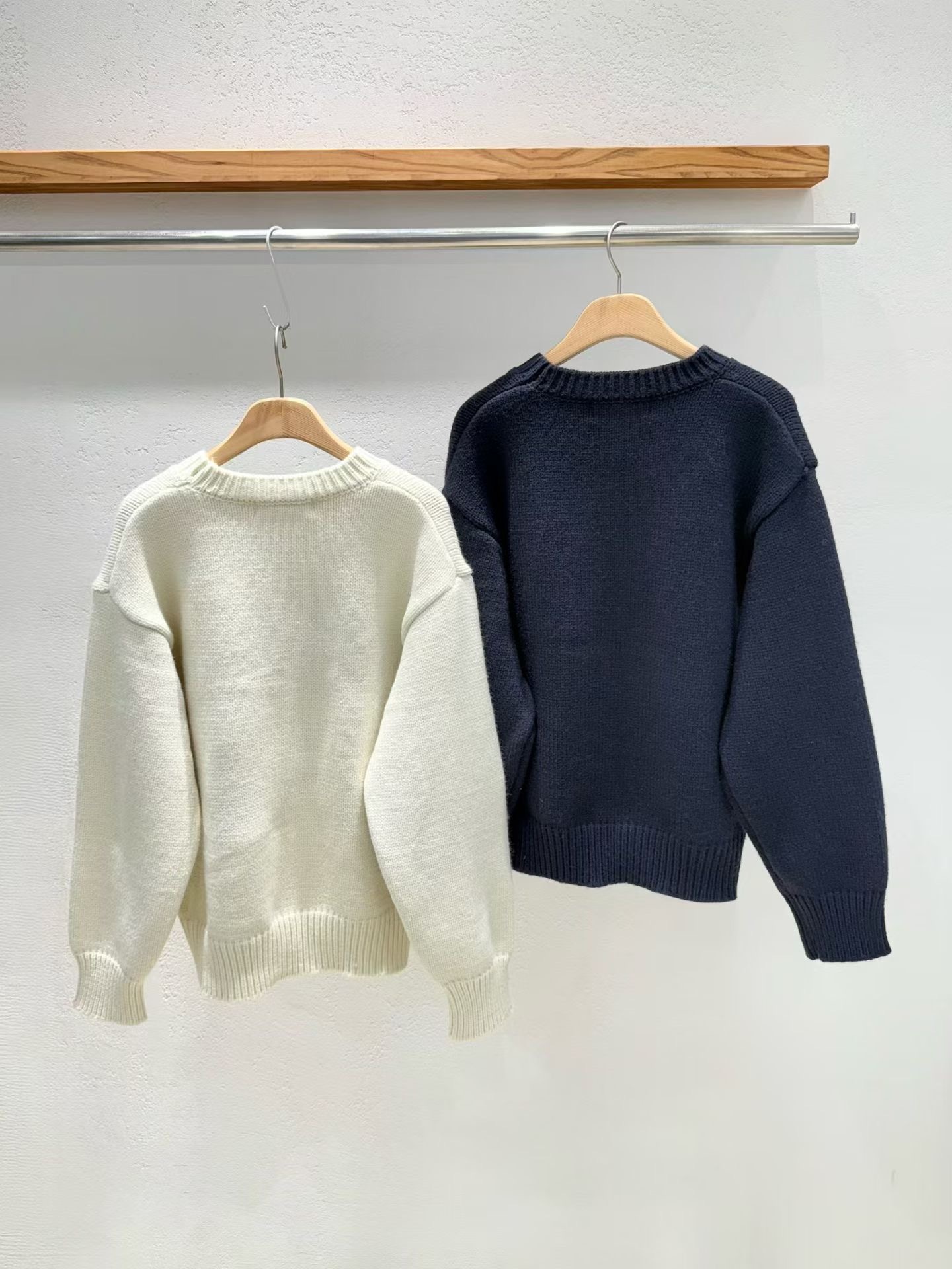 韓國 -刺繡兔仔冷衫