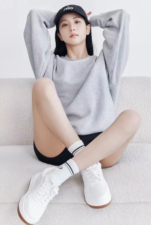 【預購】ALO Accolade Crew Neck Pullover 小LOGO 小標 大學T 長袖 JISOO同款 金智秀