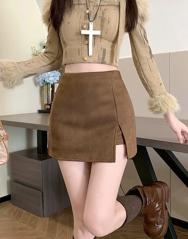 側開岔磨皮素面短裙 266
