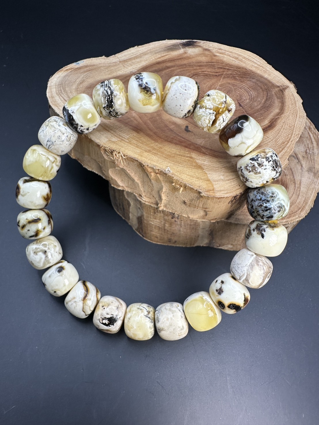 白蜜蠟藥珀老形珠