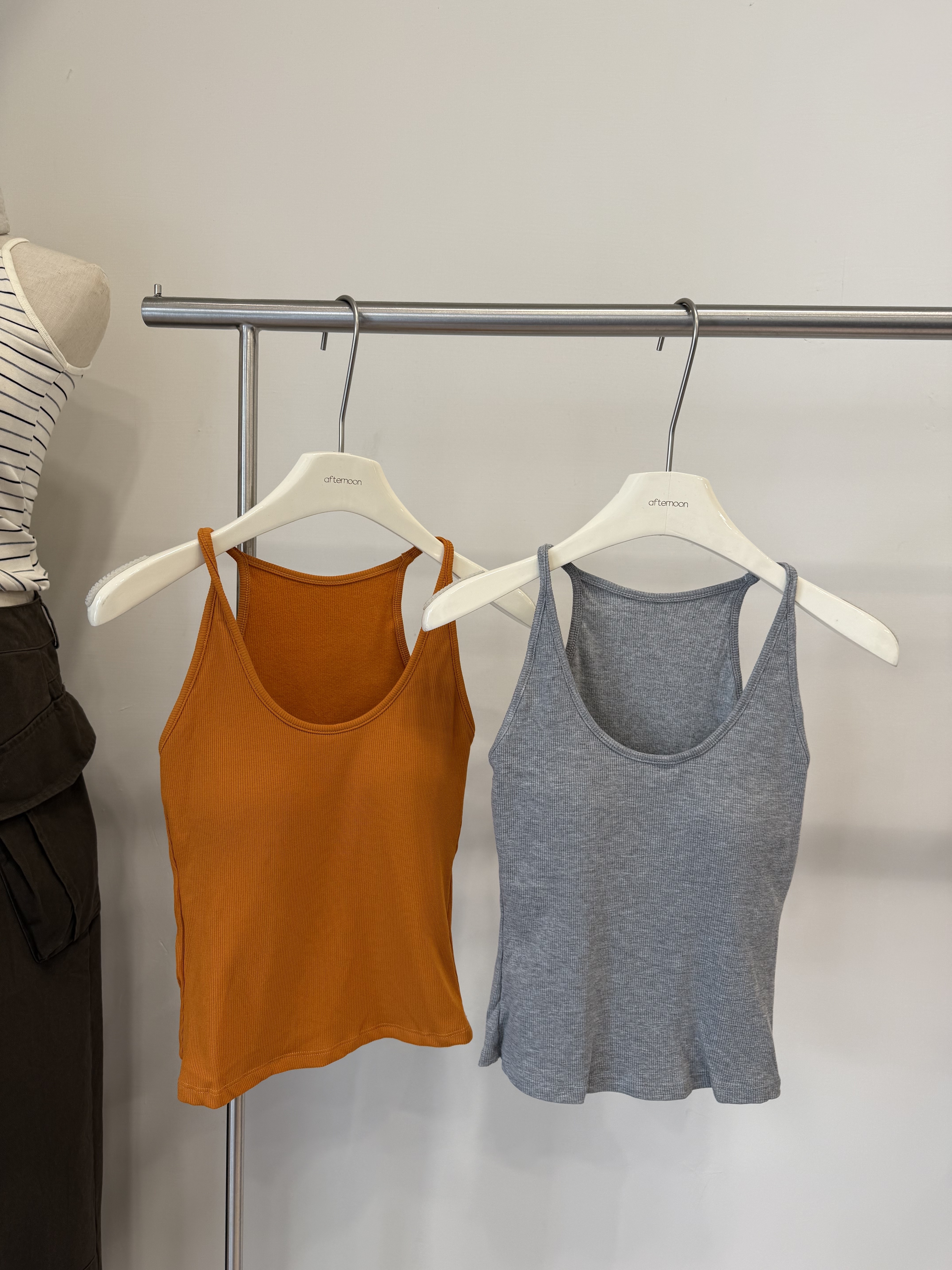 5870 削肩顯瘦掛脖感Bratop