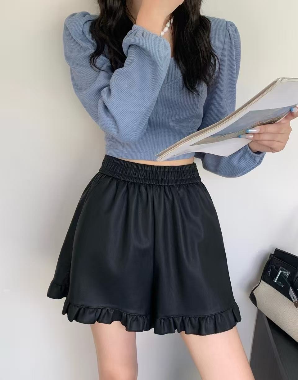 6819 花邊造型皮革短褲