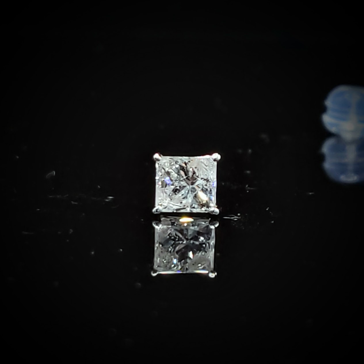 全新18K白金【主石56份方形鑽石】單耳環