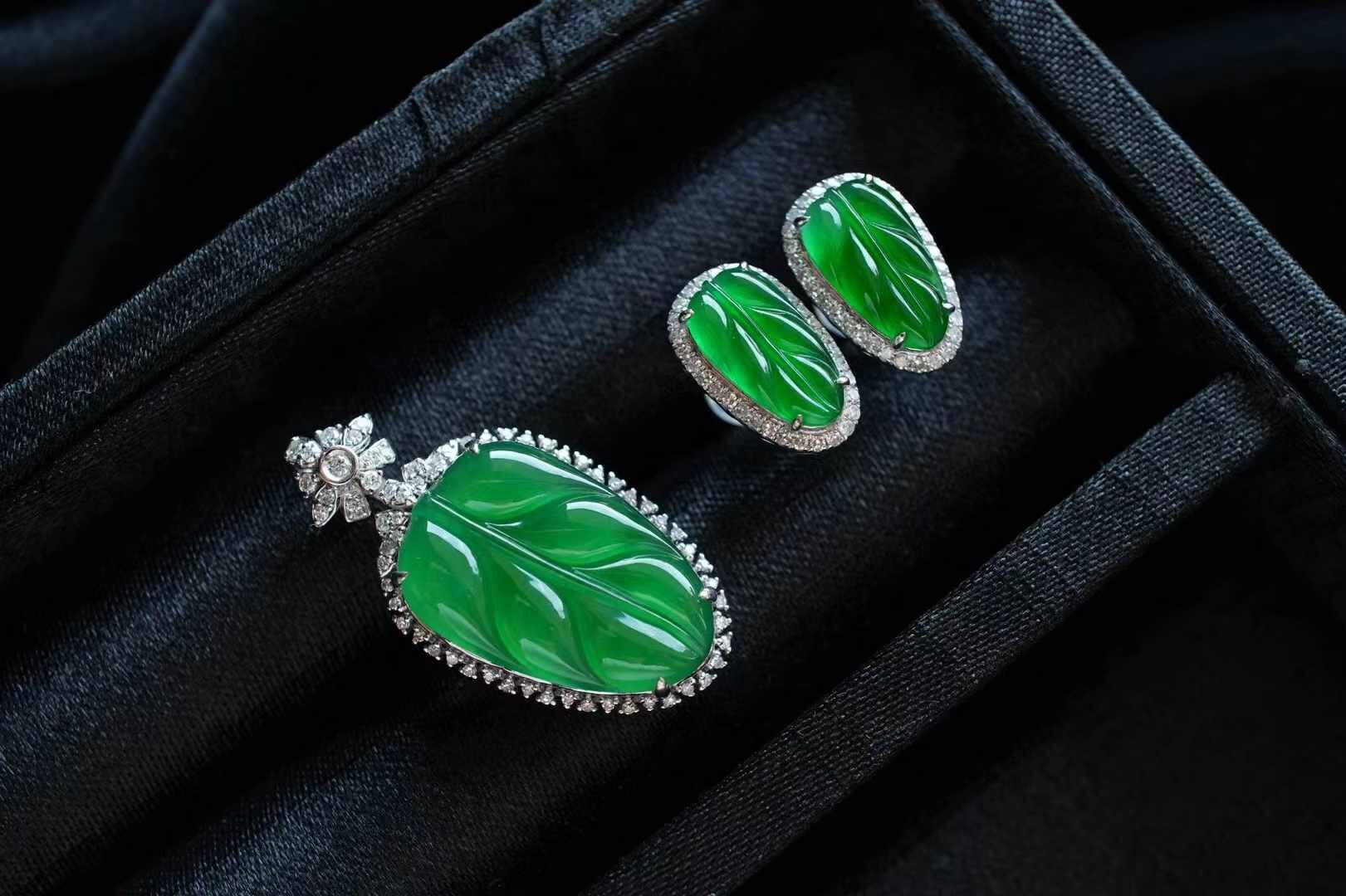 11784 翡翠冰陽綠葉子耳釘