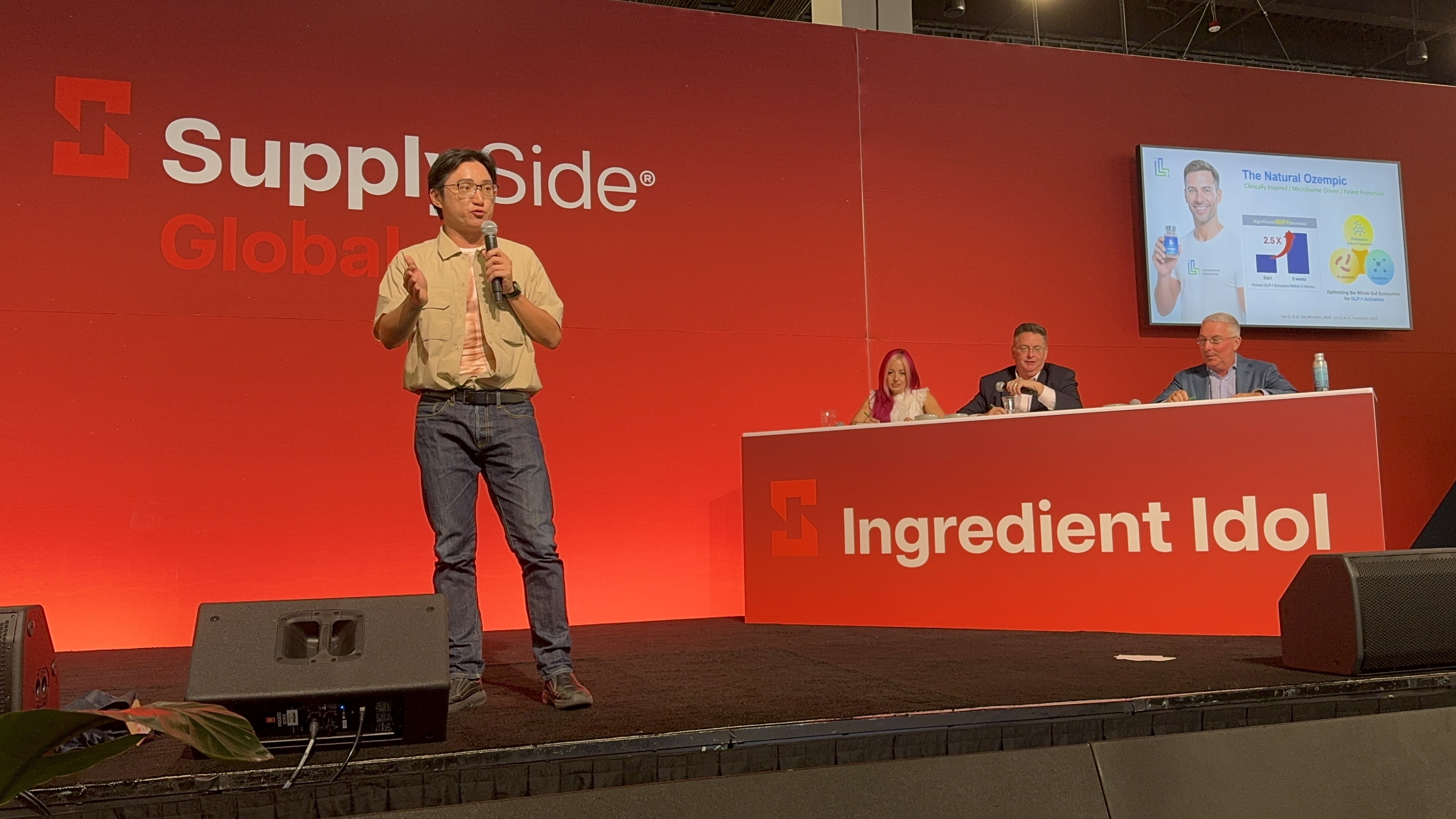 雷文虎克合生元入圍 Ingredient Idol 減重組決選，徐丞志執行長在台上介紹產品特色。圖／本公司提供