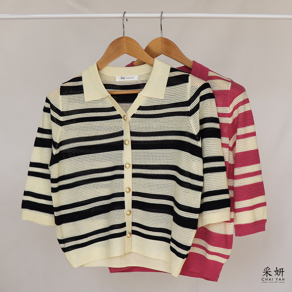 條紋鏤空花紋鈕扣針織V翻領半袖上衣